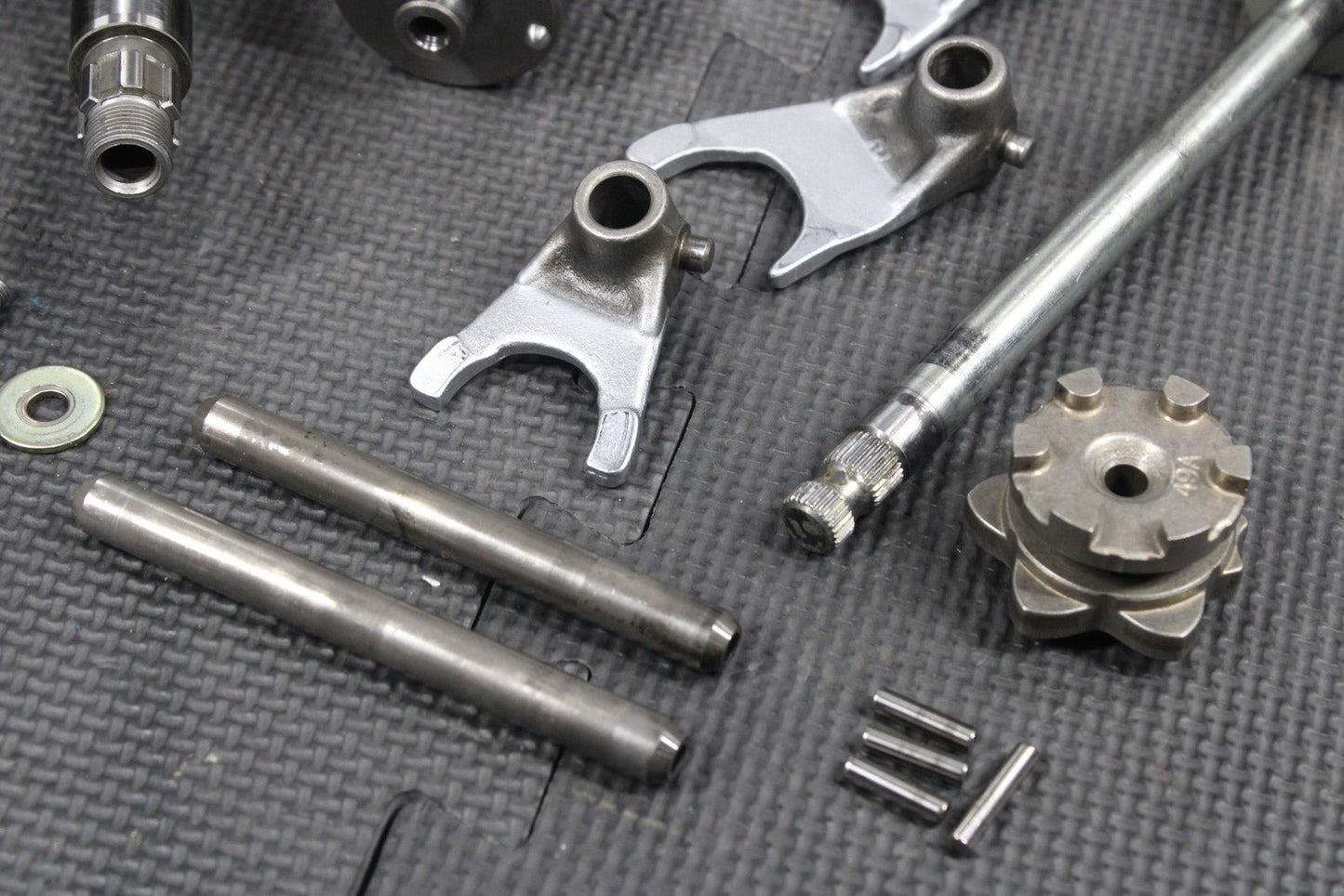 1987 YAMAHA TW200 OEM ENGINE TRANSMISSION TRANNY GEARBOX SHIFT FORKS DRUM GEARS - hggarage