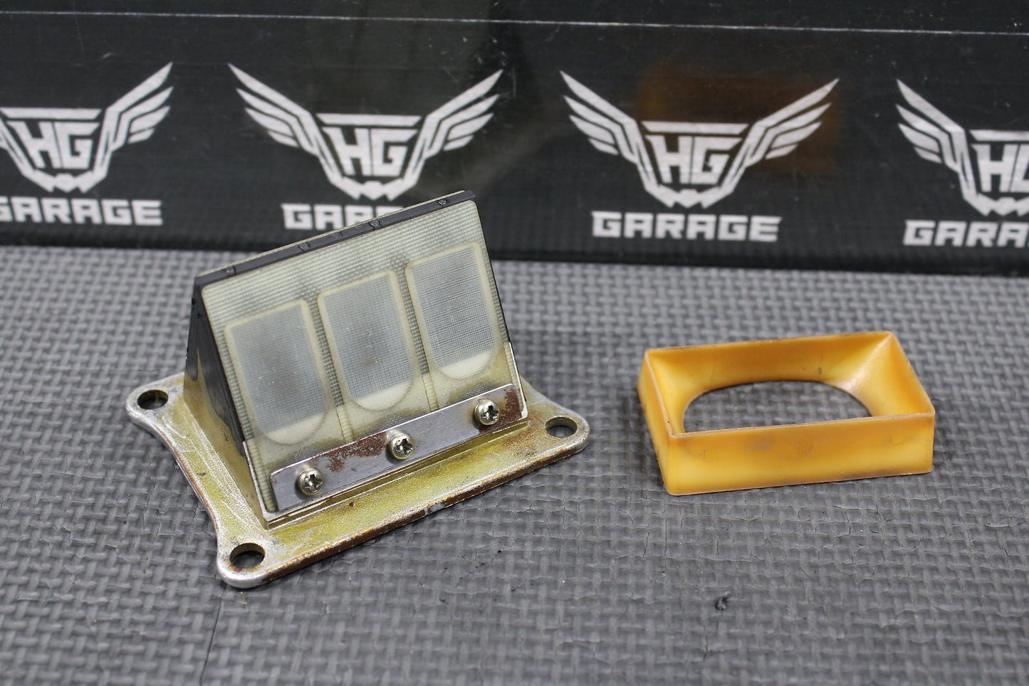 1985 HONDA CR125R OEM INTAKE REED BLOCK REEDS VALVE ASSEMBLY 14100 - KA3 - 761 - hggarage