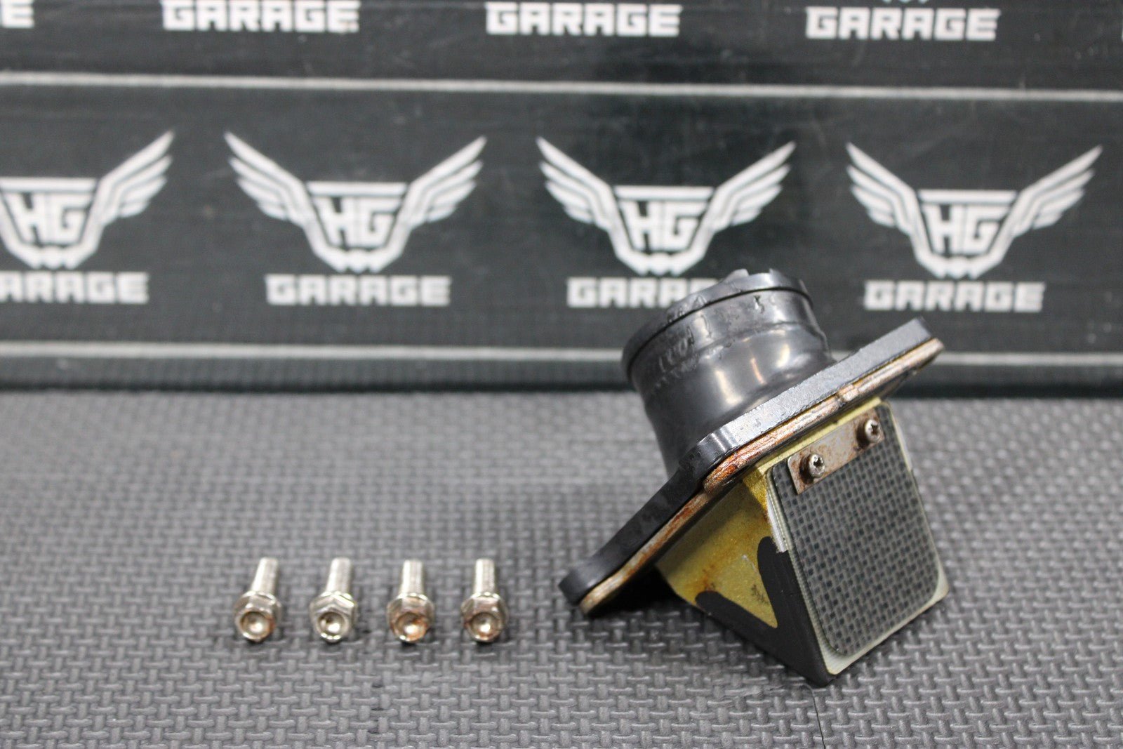 2001 SUZUKI RM80 OEM INTAKE PIPE REED BLOCK ASSEMBLY 13110 - 02B50 13150 - 02B50 - hggarage