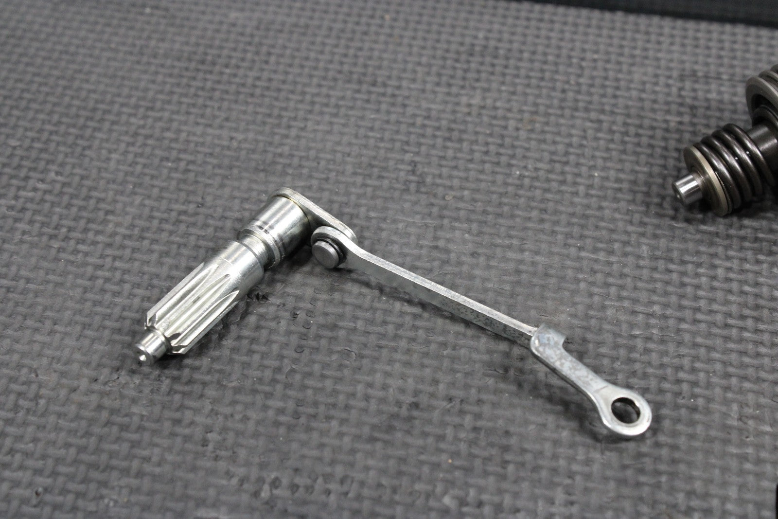 00 - 02 HONDA CR125R OEM ENGINE POWERVALVE EXHUAST VALVE LINKAGE GOVERNOR NICE! - hggarage