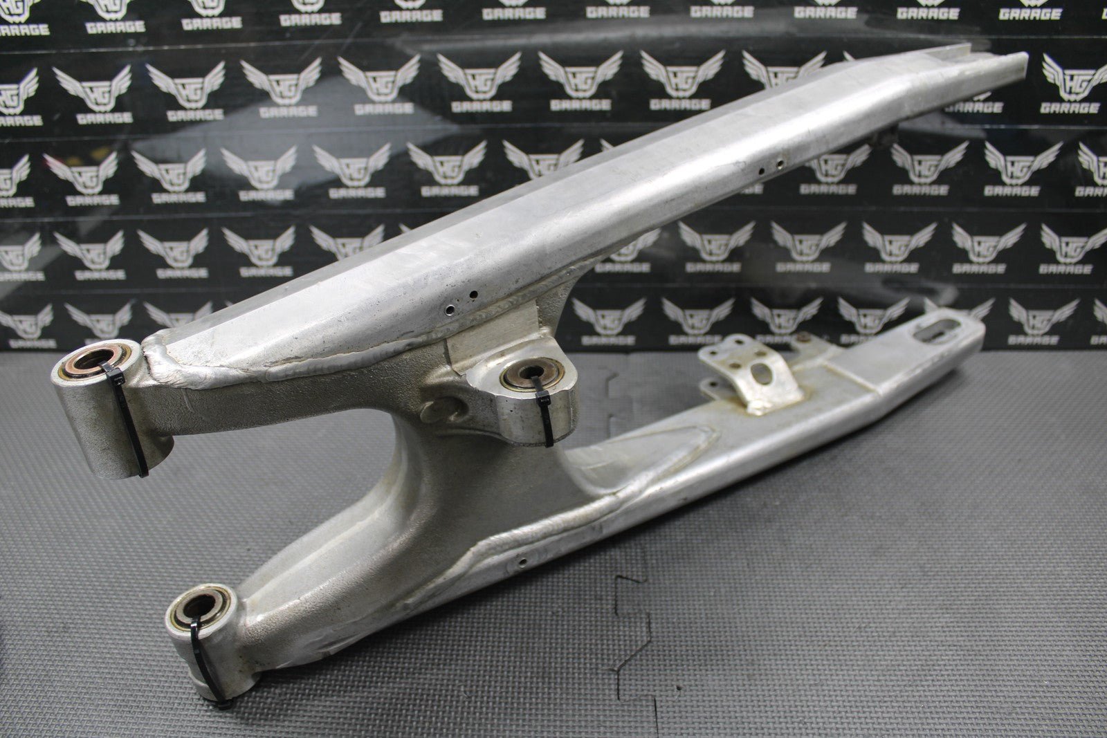 2004 04 - 05 KTM 125SX 125 SX OEM SWINGARM SWING ARM SUSPENSION 54804030044 - hggarage