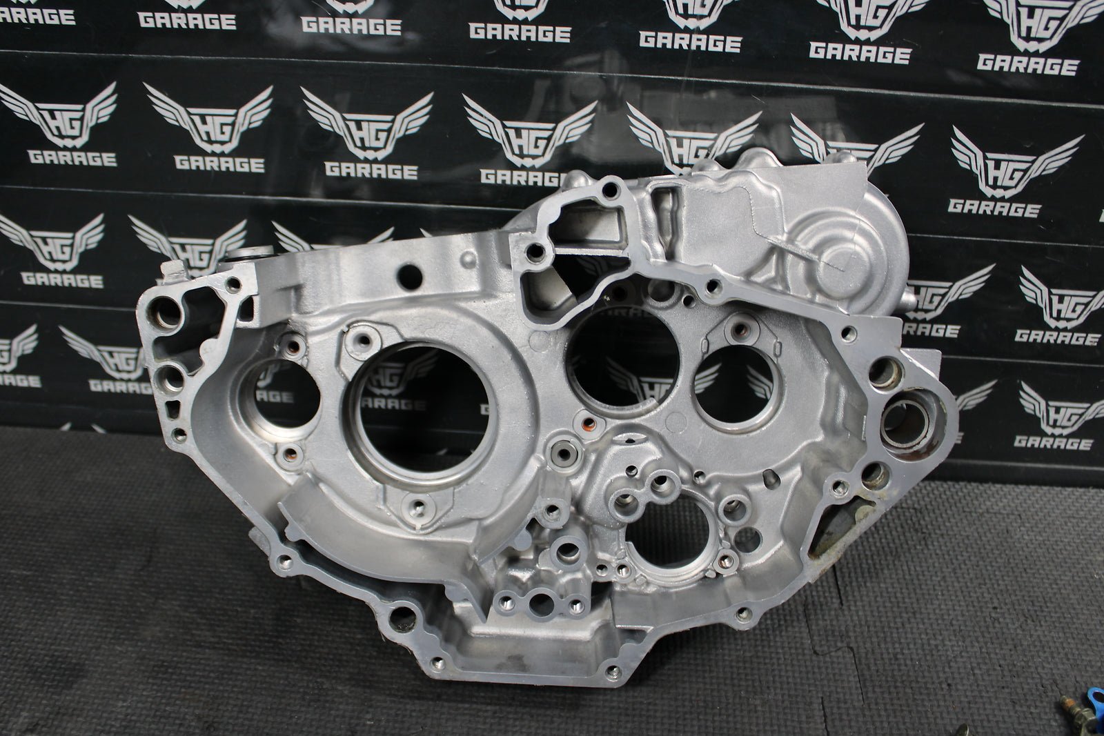 2002 YAMAHA YZ426F OEM RIGHT ENGINE MOTOR CRANKCASE CRANK CASES BLOCK - hggarage