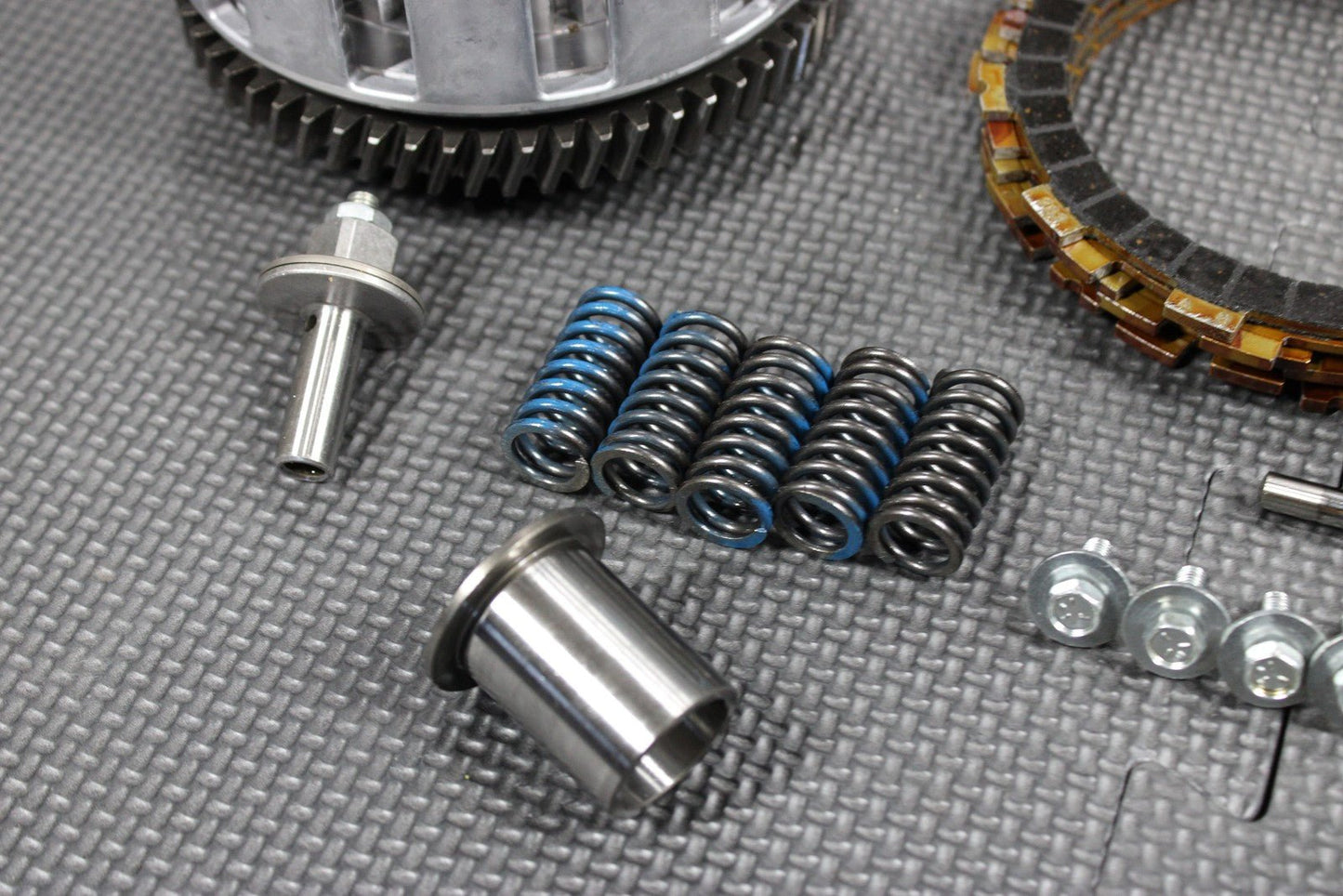 2005 SUZUKI DR200SE OEM COMPLETE CLUTCH W PLATES BASKET HUB 21200 - 42A50 NICE! - hggarage