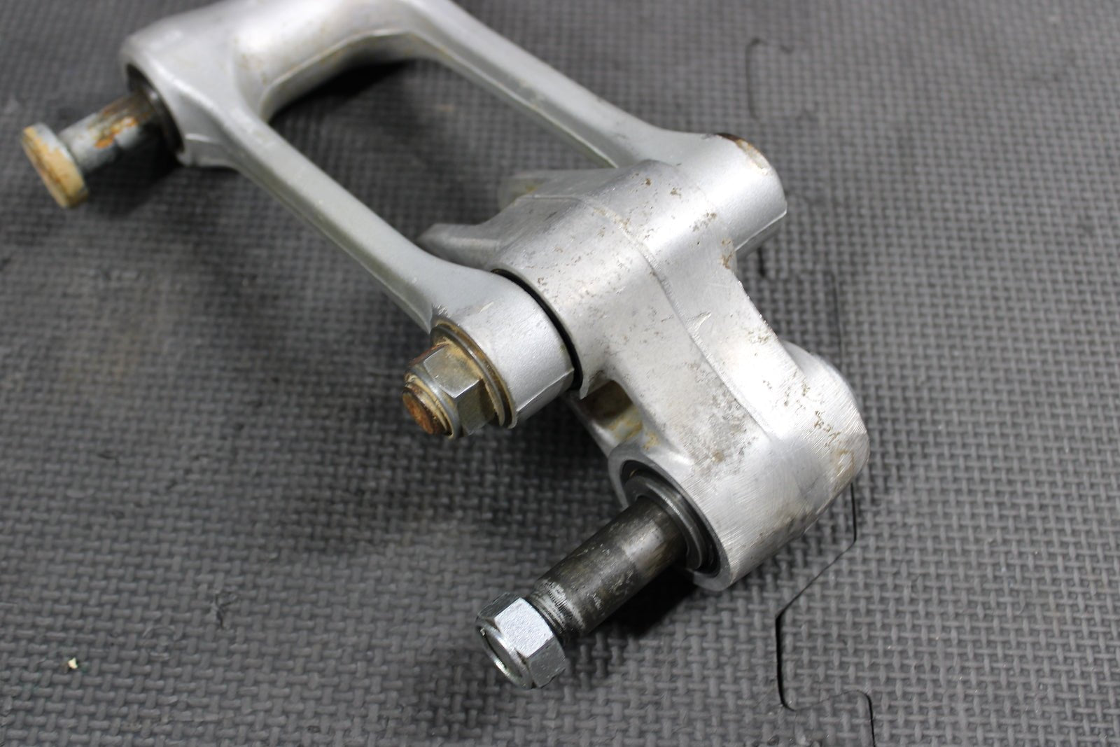 2008 YAMAHA YZ250F YZ450F OEM REAR SHOCK LINKAGE LINKS 5XC - 2217A - L0 - 00 - hggarage