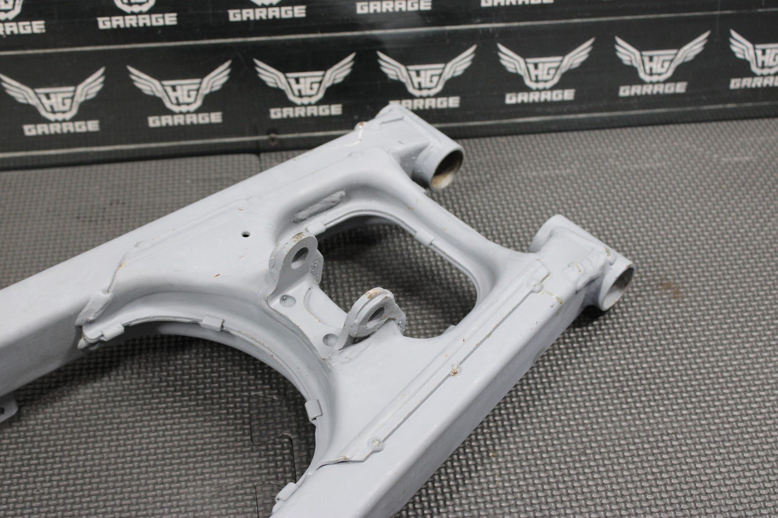 1991 88 - 91 HONDA CR80R OEM SWINGARM SWING ARM SUSPENSION 52000 - GS2 - 405 - hggarage