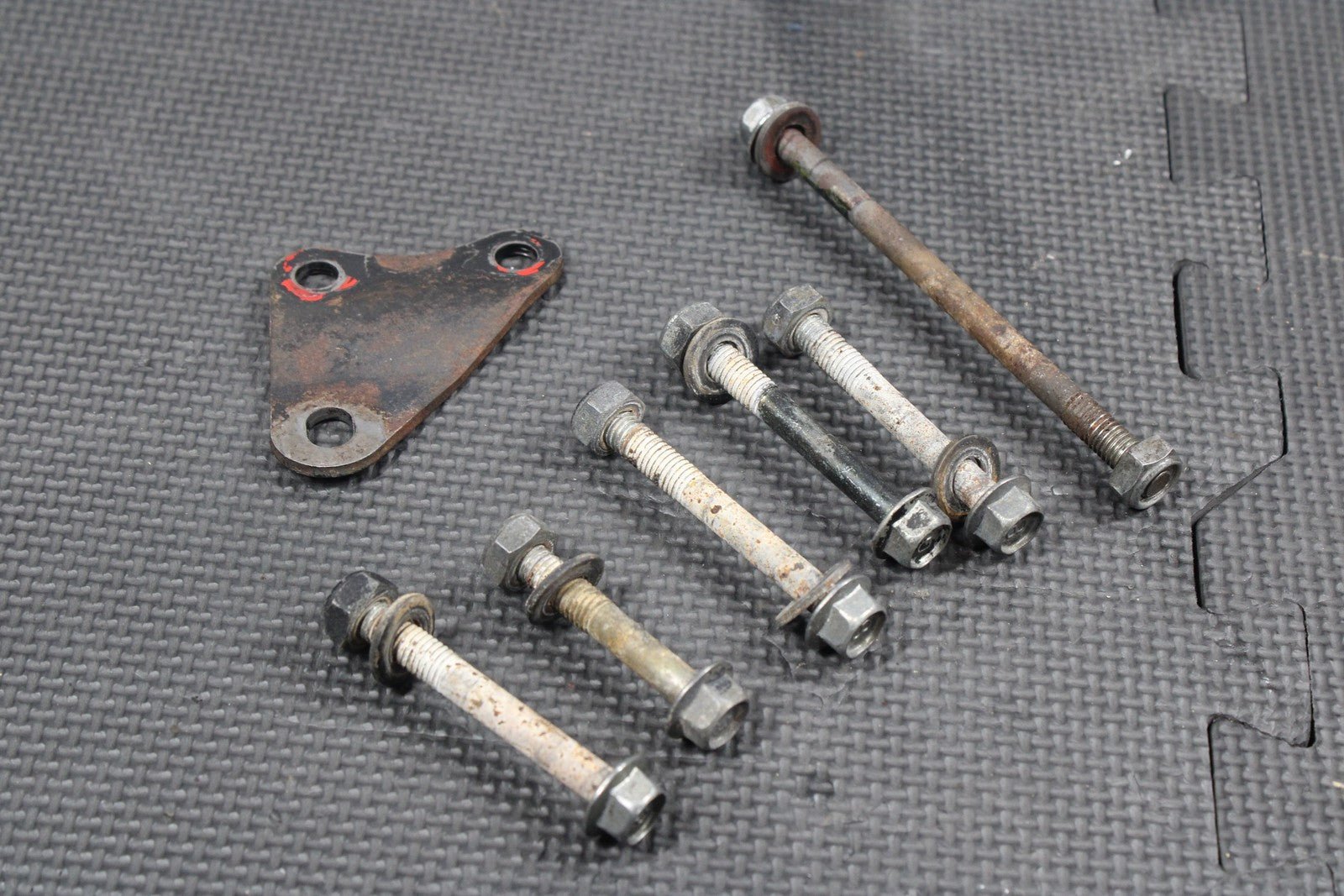 1987 YAMAHA TW200 OEM ENGINE MOTOR MOUNT STAY BRACKETS 1RL - 21316 - 00 - FH - hggarage