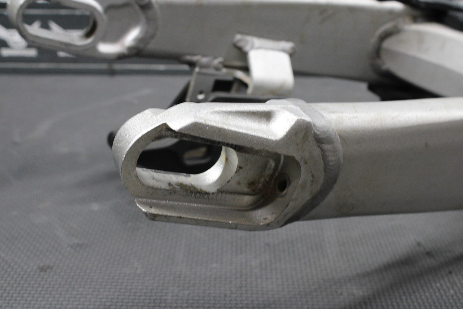 2013 HUSQVARNA TE511 OEM REAR SWINGARM SWING ARM SUSPENSION 8000H3158 READ DESC! - hggarage