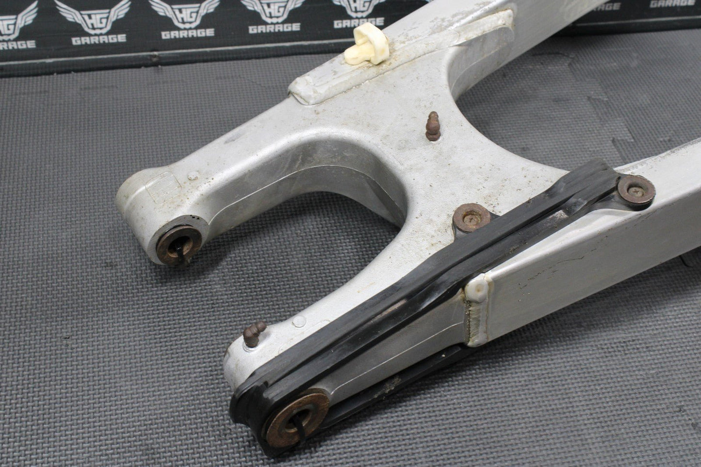 2000 SUZUKI 00 - 07 DRZ400 DRZ400E OEM SWINGARM SWING ARM SUSPENSION 61000 - 29F00 - hggarage