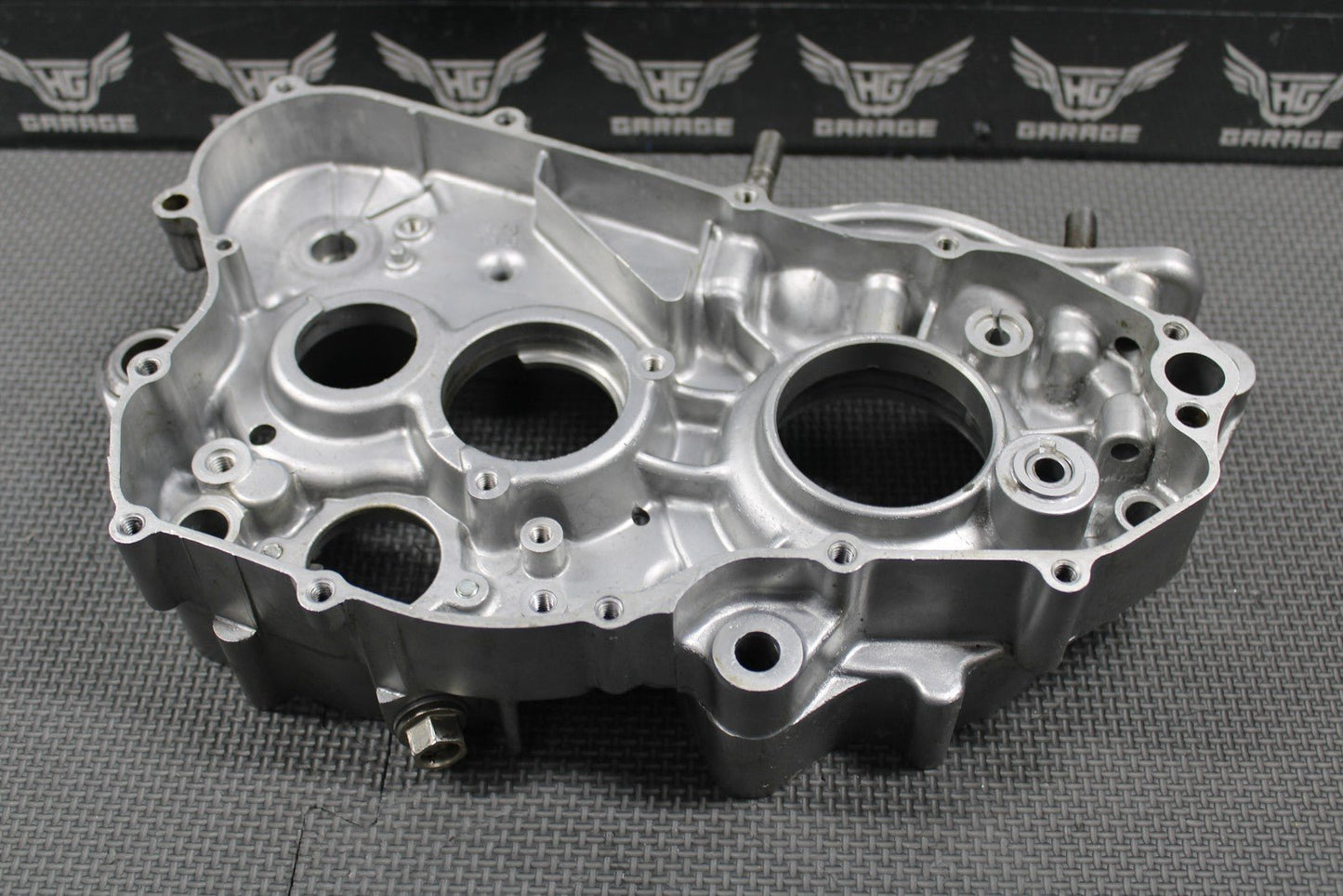 1995 93 - 96 HONDA CR250R OEM RIGHT ENGINE CRANKCASE CRANK CASE 11100 - KZ3 - 406 CRAC - hggarage