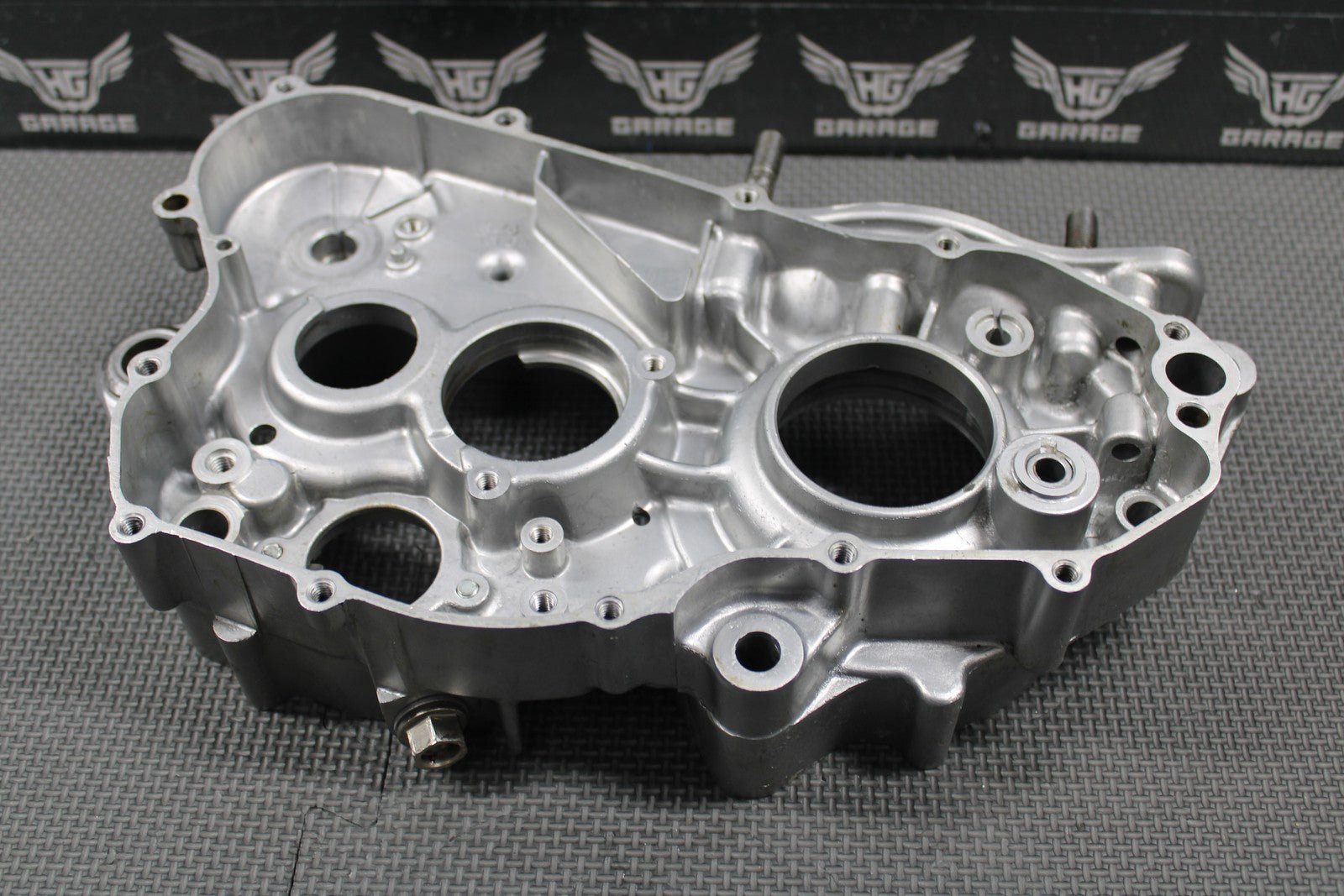 1995 93 - 96 HONDA CR250R OEM RIGHT ENGINE CRANKCASE CRANK CASE 11100 - KZ3 - 406 CRAC - hggarage