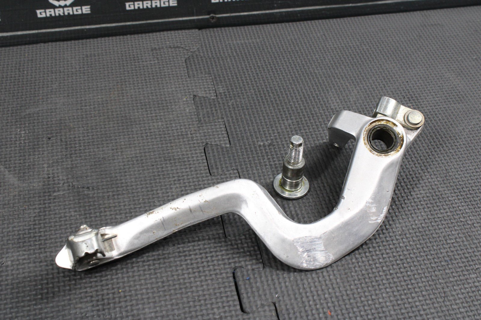 2000 SUZUKI DRZ400 OEM REAR BACK BRAKE CALIPER MASTER CYLINDER PEDAL HOSE - hggarage