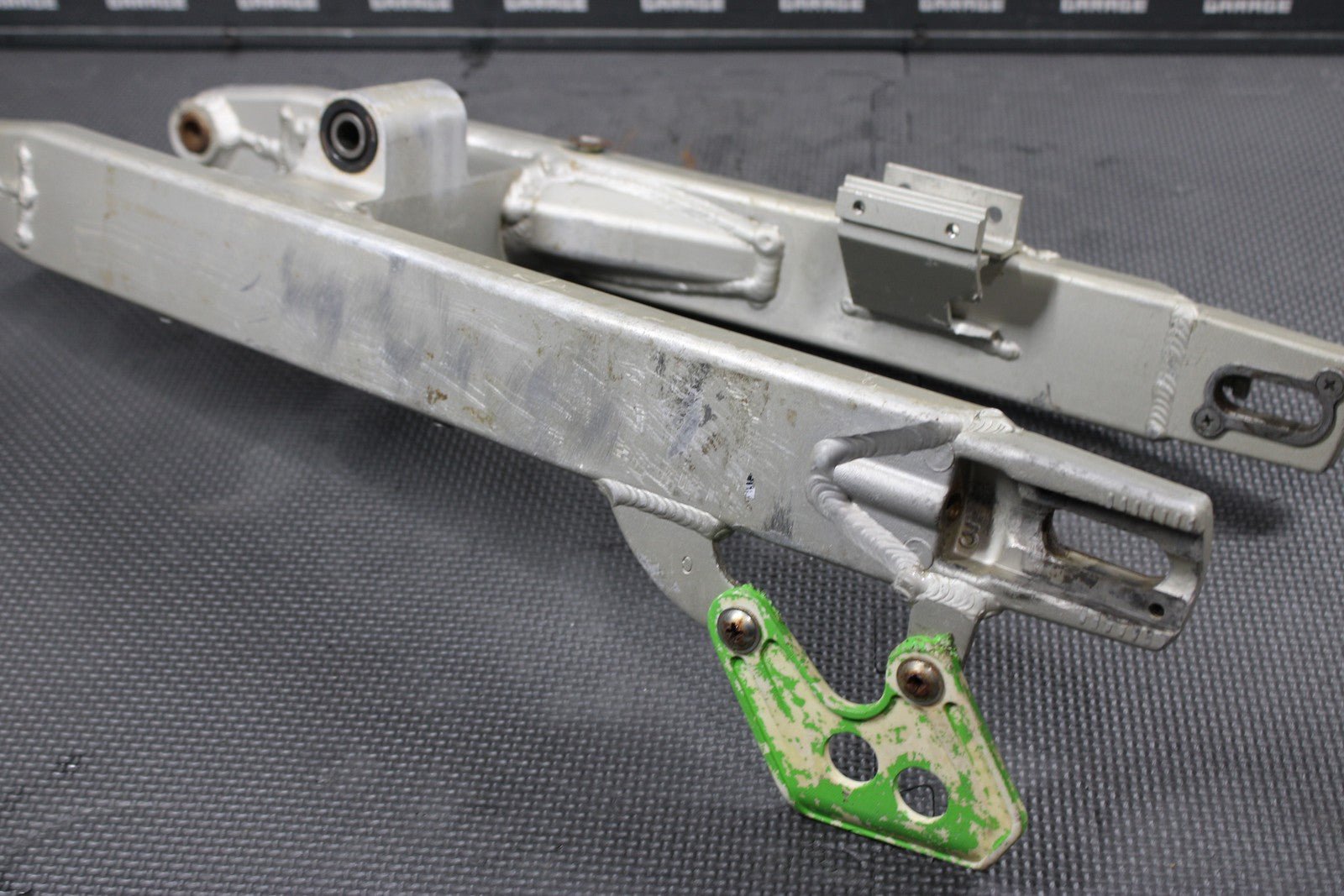 2001 KAWASAKI KX100 OEM SWINGARM SWING ARM SUSPENSION 33001 - 1543 - TX READ DESC! - hggarage