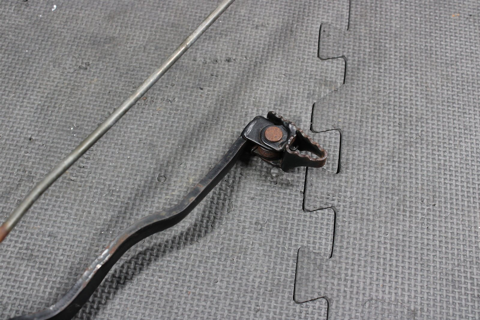 2002 HONDA XR200R 93 - 02 OEM RIGHT REARSET BRAKE FOOT PEDAL ARM ASSEMBLY - hggarage