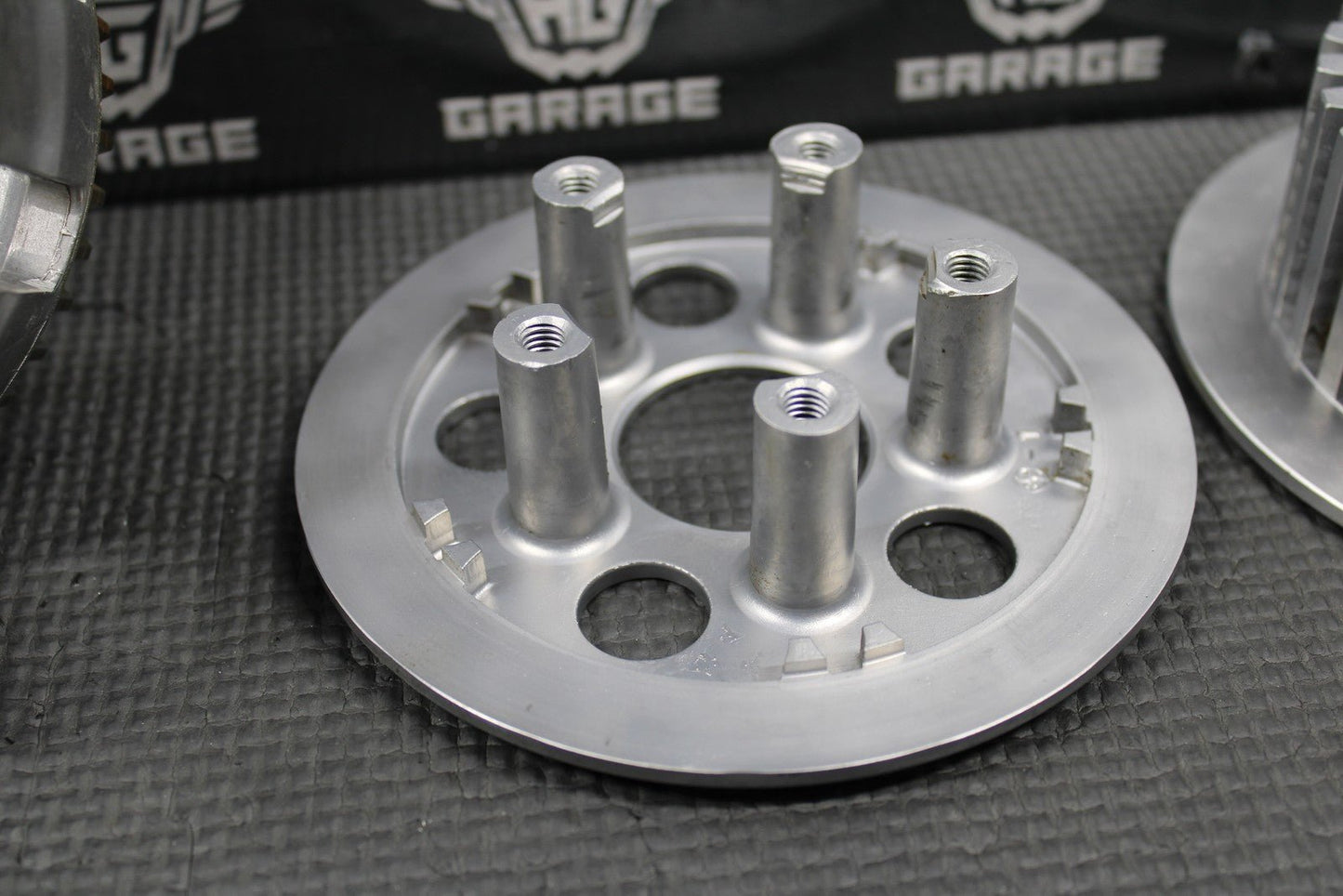 1992 KAWASAKI KX125 OEM CLUTCH BASKET CENTER HUB PRESSURE PLATE 13095 - 1265 - hggarage