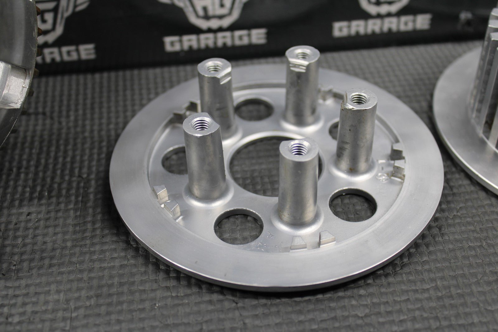 1992 KAWASAKI KX125 OEM CLUTCH BASKET CENTER HUB PRESSURE PLATE 13095 - 1265 - hggarage