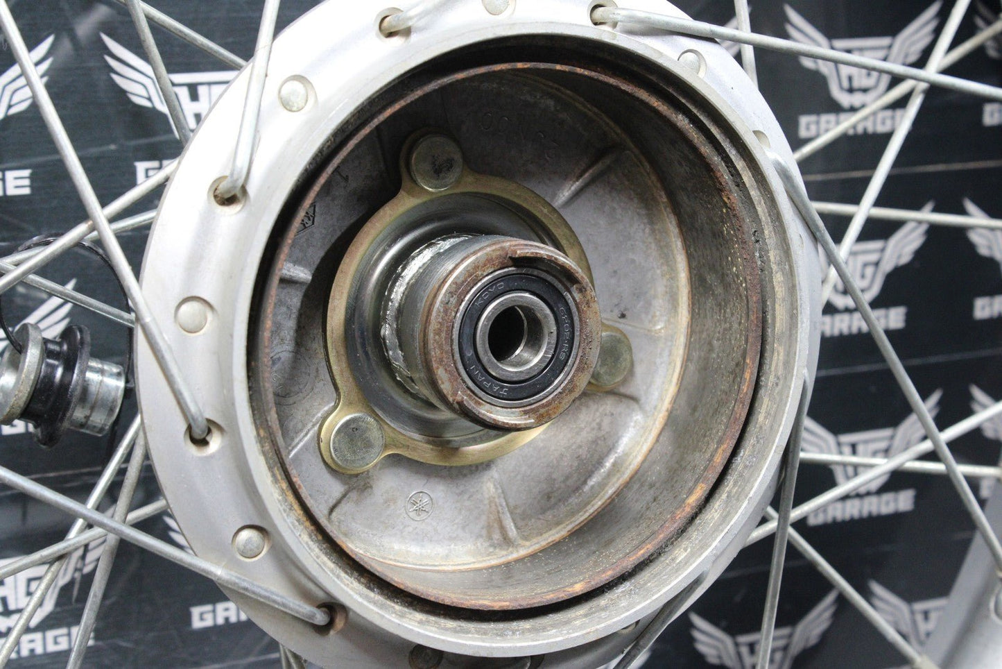 1987 YAMAHA TW200 OEM 18 X 2.50 FRONT WHEEL RIM 2JX - 25111 - 00 - 00 94425 - 18446 - 00 - hggarage
