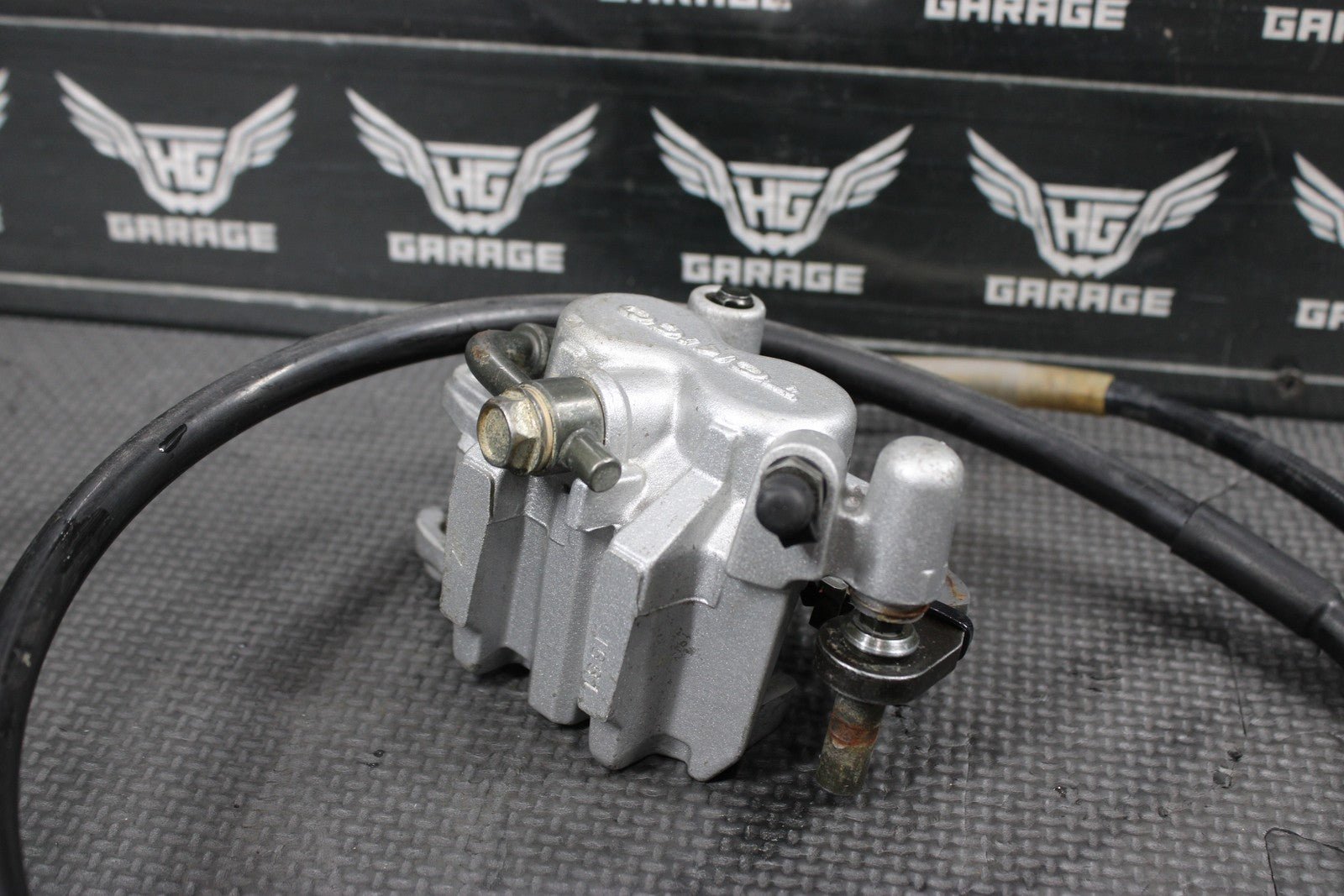 2001 KAWASAKI KX100 BIGWHEEL OEM TOKICO FRONT BRAKE CALIPER 43041 - 1681 - GN - hggarage