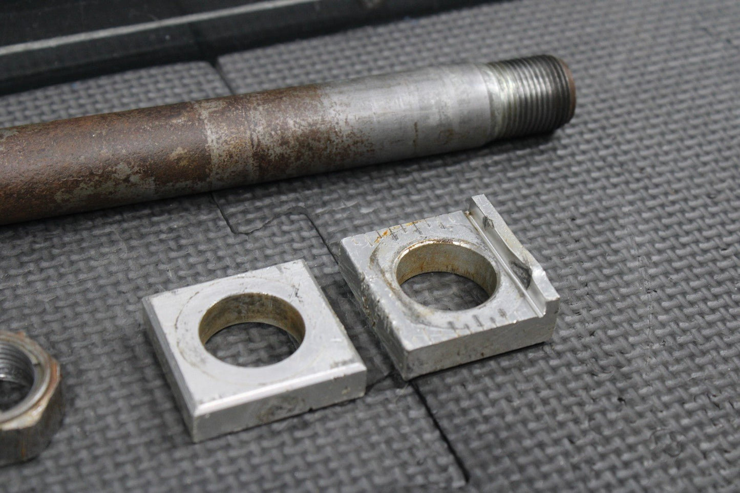 2006 YAMAHA YZ250F OEM REAR AXLE BACK WHEEL RIM PIVOT BOLT AXEL 1C3 - 25381 - 90 - 00 - hggarage