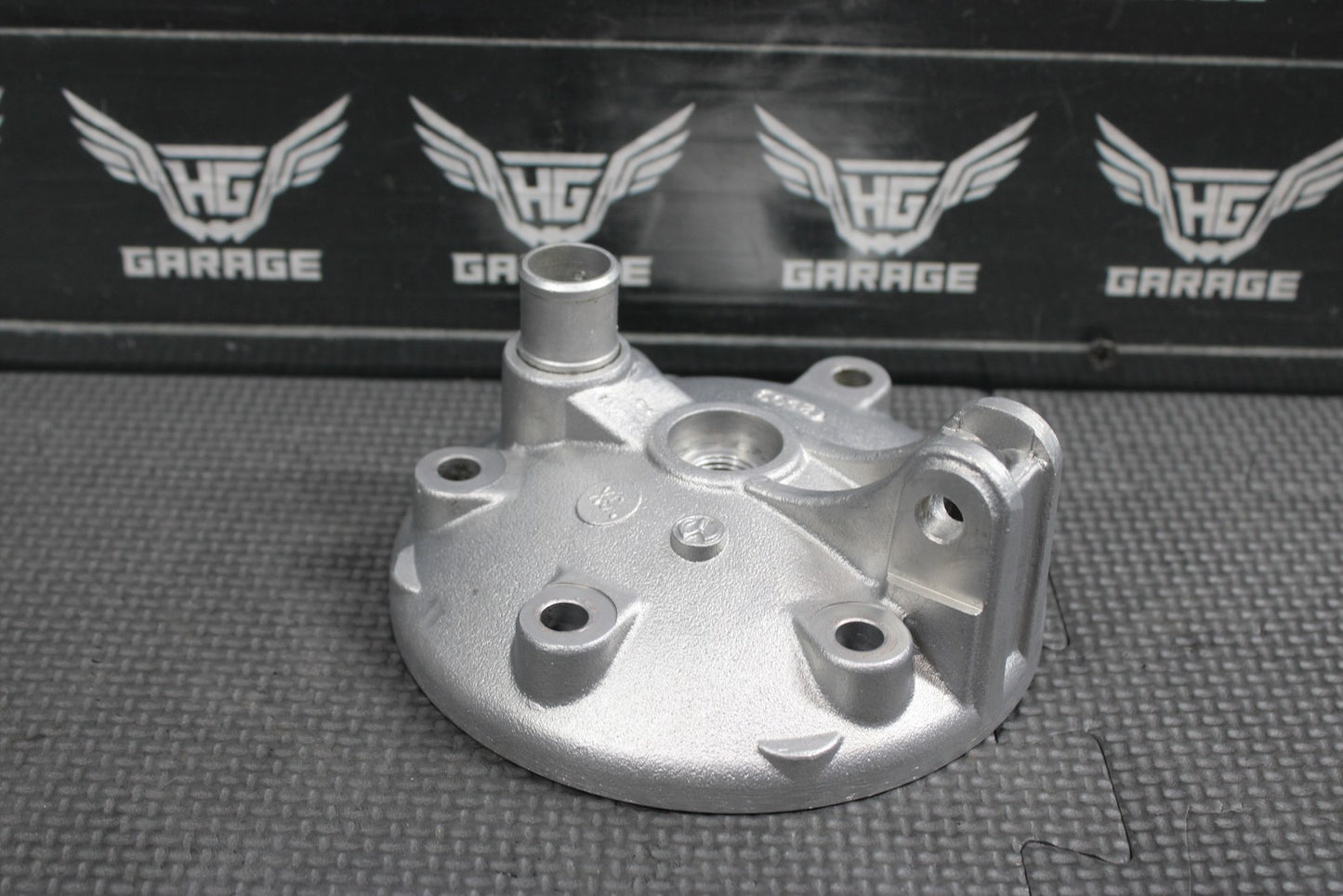 2000 KTM 250 EXC OEM ENGINE MOTOR CYLINDER HEAD COVER DOME TOPEND 54630206000 - hggarage