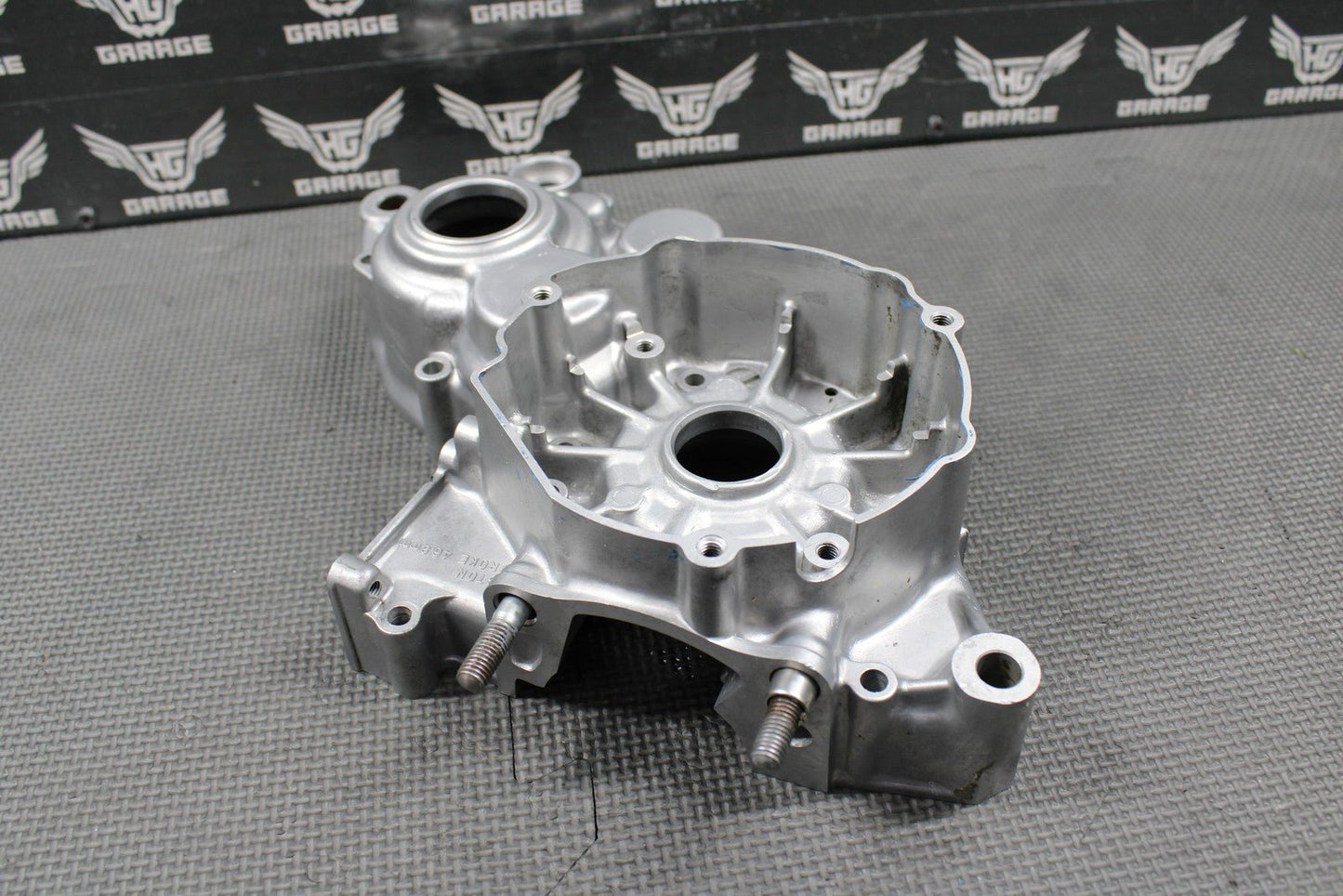 2005 SUZUKI 02 - 21 RM85 OEM ENGINE LEFT SIDE CRANKCASE CRANK CASE 11300 - 03822 - hggarage
