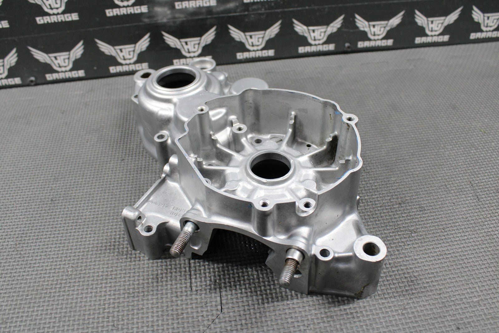 2005 SUZUKI 02 - 21 RM85 OEM ENGINE LEFT SIDE CRANKCASE CRANK CASE 11300 - 03822 - hggarage