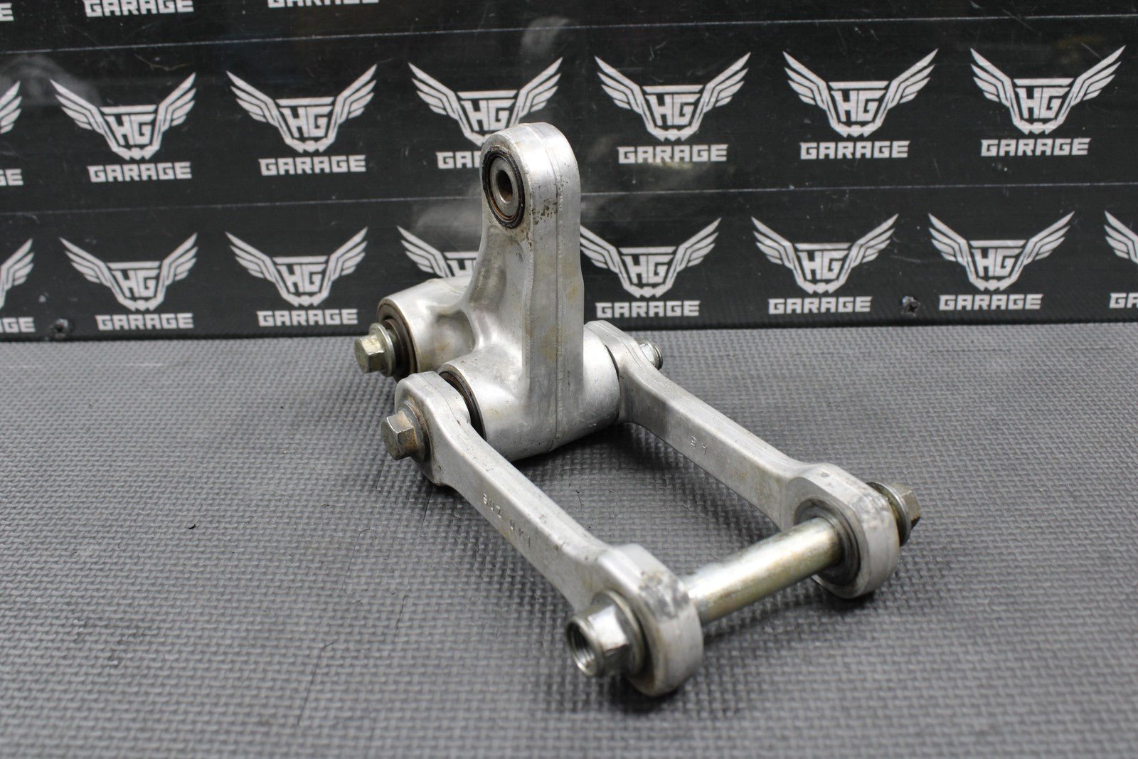 1999 98 - 99 SUZUKI RM125 OEM REAR SHOCK SWINGARM LINKAGE LINKS LEVER 62600 - 37820 - hggarage
