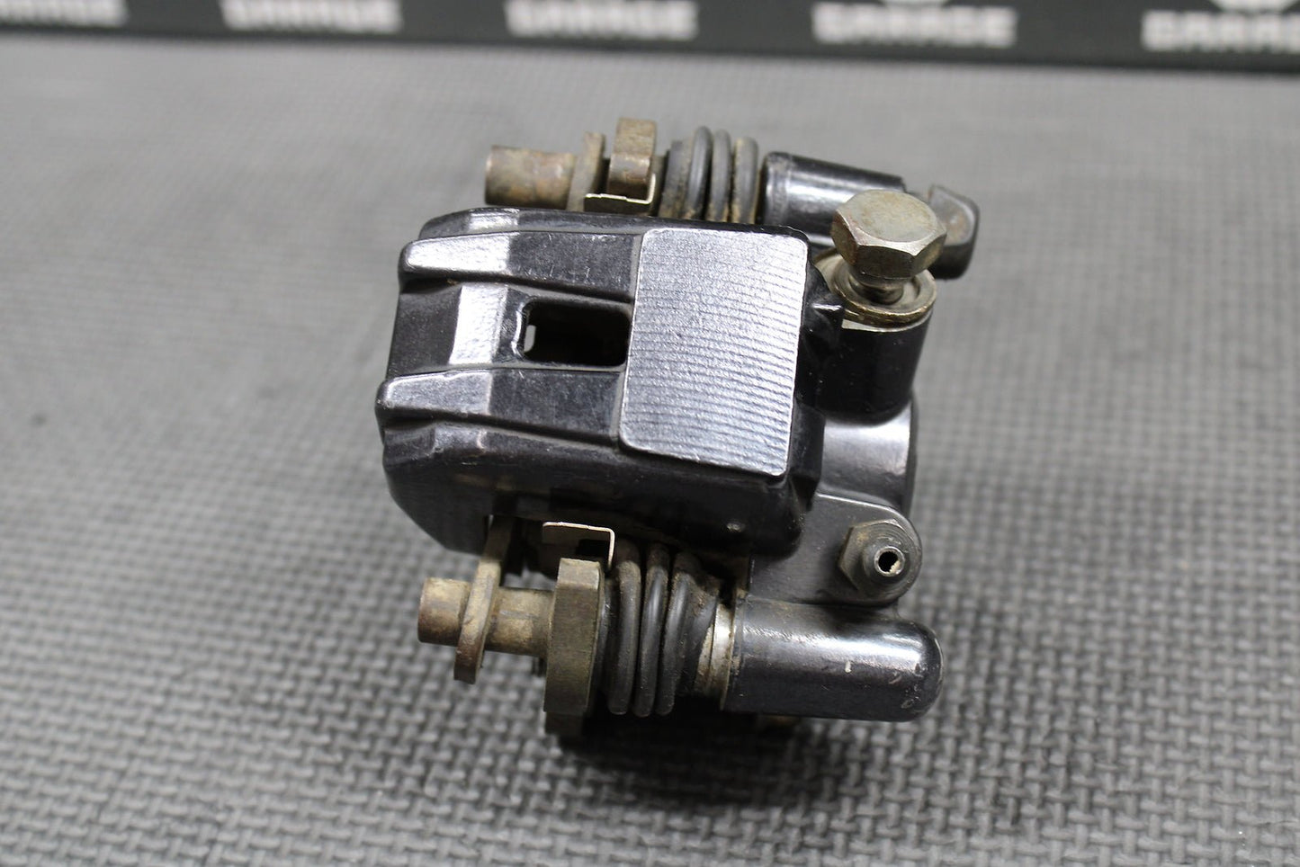1984 1985 KAWASAKI KX80 OEM FRONT DISC BRAKE CALIPER & BRACKET 43041 - 1559 - hggarage