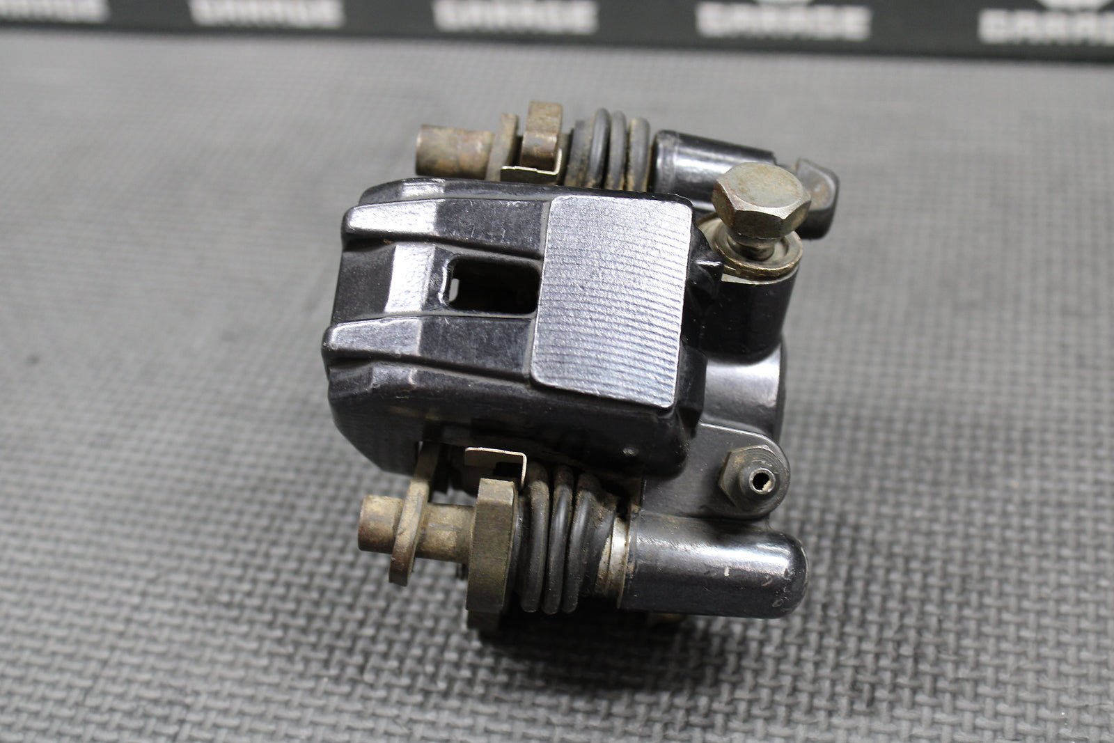 1984 1985 KAWASAKI KX80 OEM FRONT DISC BRAKE CALIPER & BRACKET 43041 - 1559 - hggarage
