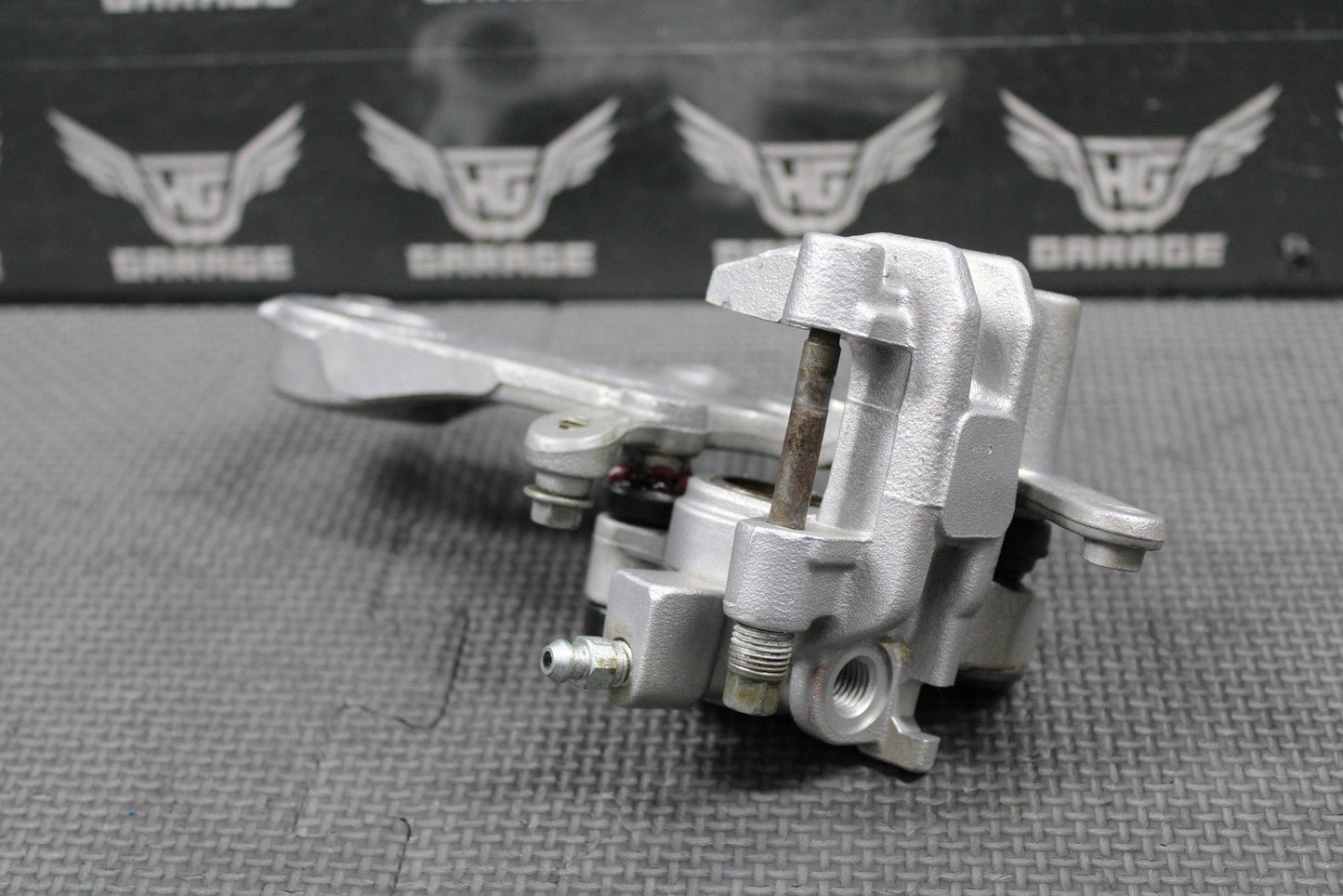 2008 HONDA 05 - 17 CRF250R 05 - 07 CR250R OEM REAR BACK BRAKE CALIPER 43150 - KRN - 711 - hggarage