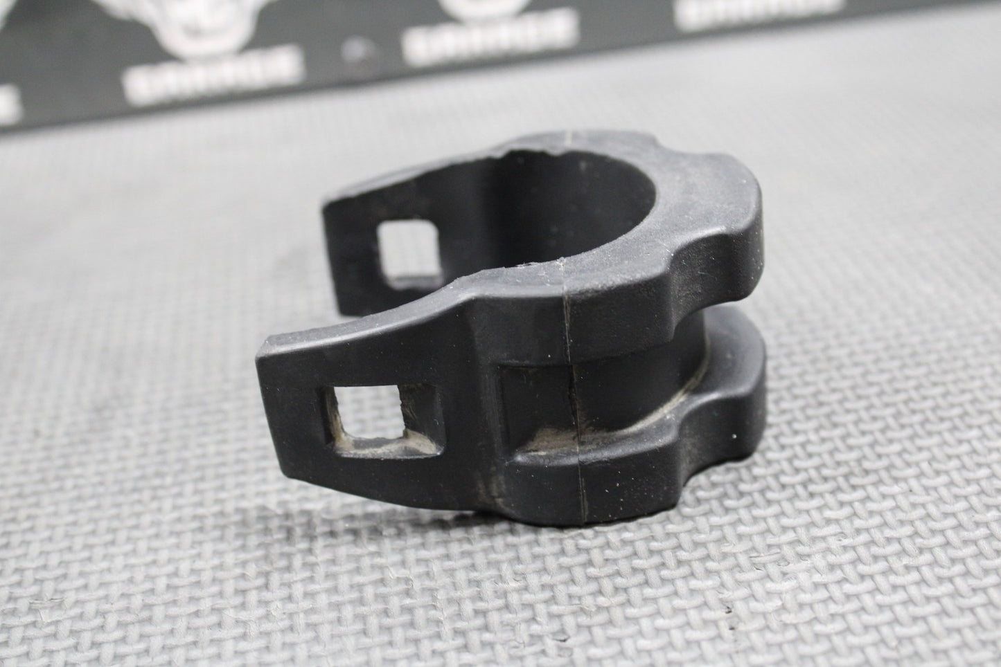 2002 HONDA XR200R 86 - 02 OEM GAS FUEL TANK SEAT FRAME DAMPER RUBBER MOUNTS GUARDS - hggarage