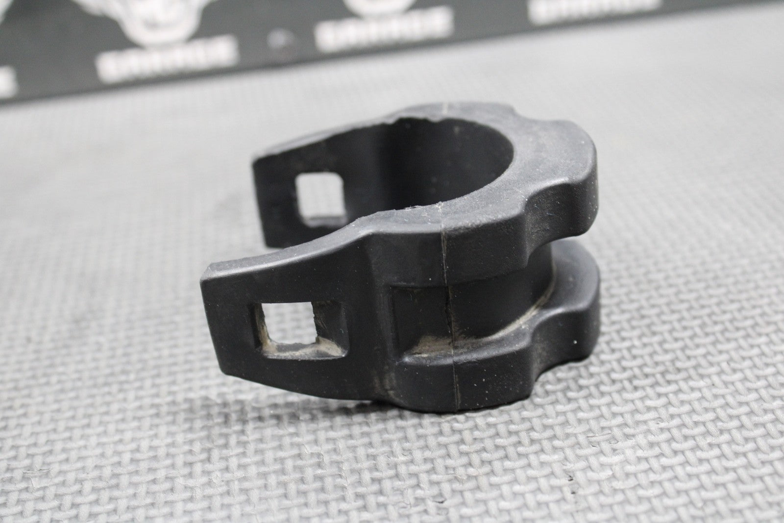 2002 HONDA XR200R 86 - 02 OEM GAS FUEL TANK SEAT FRAME DAMPER RUBBER MOUNTS GUARDS - hggarage