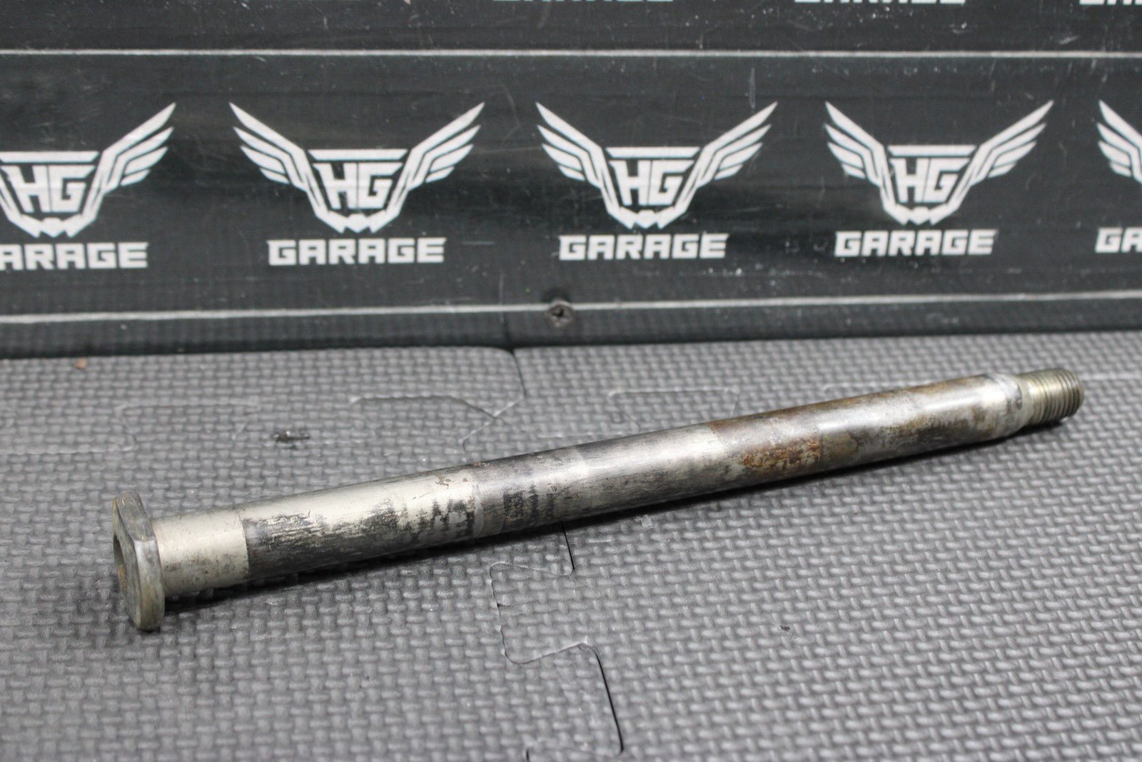 02 - 22 HONDA CRF450R OEM REAR SWINGARM BOLT SUSPENSION PIVOT AXLE 52101 - KZ4 - J40 - hggarage