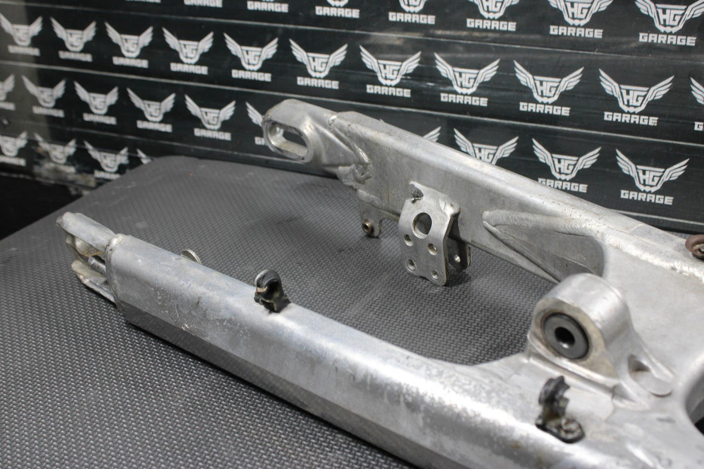 2000 KTM 125 200 250 300 380 OEM SWINGARM SWING ARM SUSPENSION 50304030244 - hggarage
