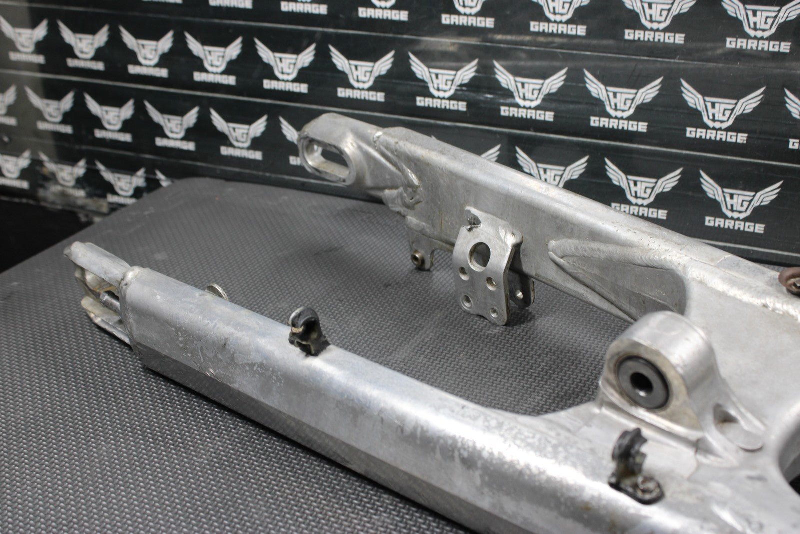 2000 KTM 125 200 250 300 380 OEM SWINGARM SWING ARM SUSPENSION 50304030244 - hggarage