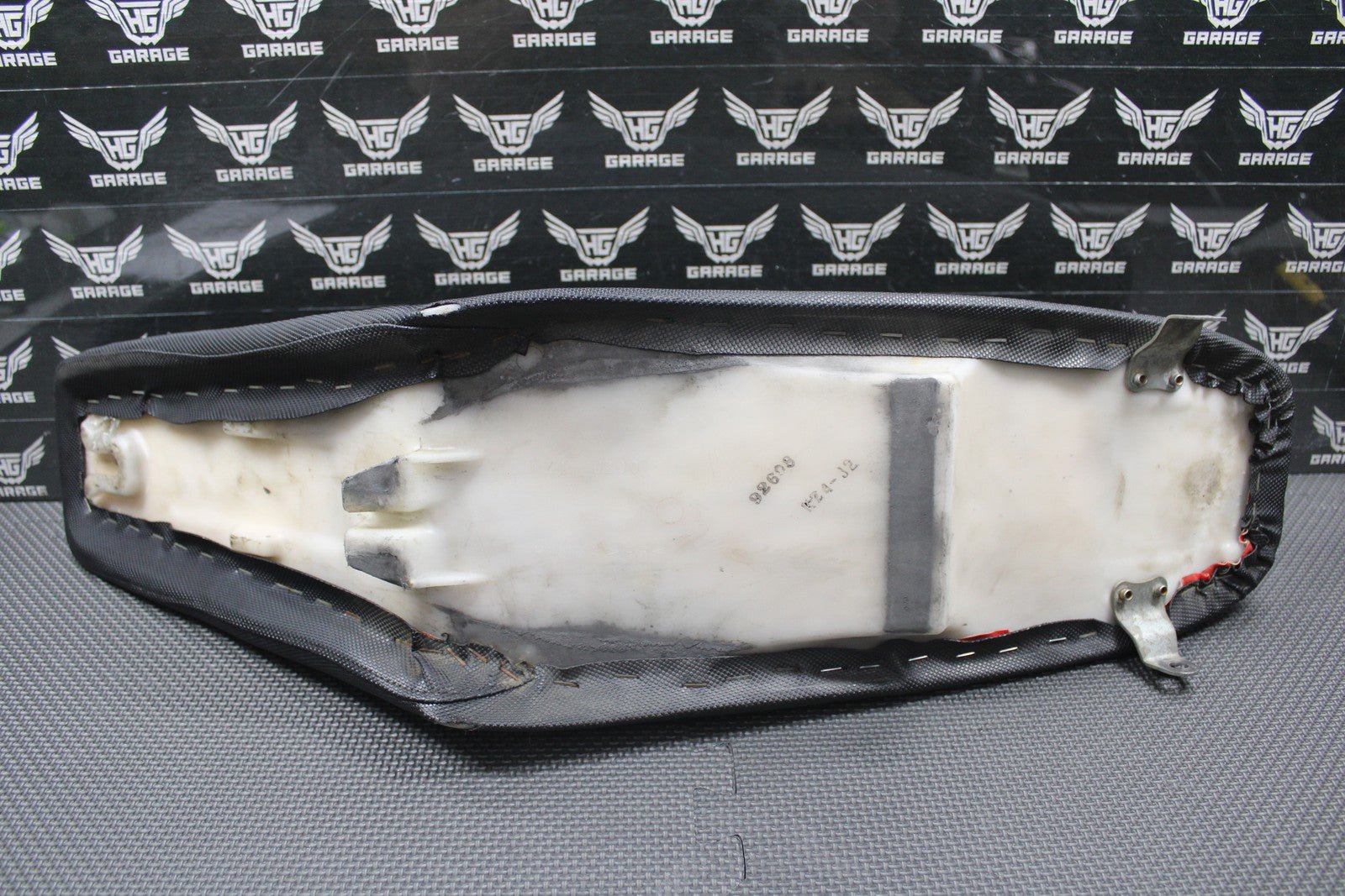 2000 2001 HONDA CR125R CR250R OEM SEAT SADDLE FOAM PAN BLACK GRIPPER COVER GOOD! - hggarage
