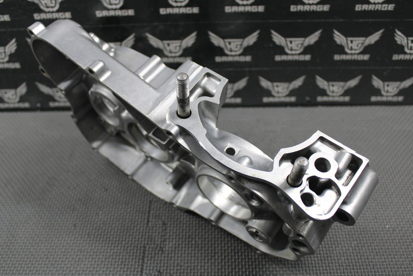 1995 93 - 96 HONDA CR250R OEM RIGHT ENGINE CRANKCASE CRANK CASE 11100 - KZ3 - 406 CRAC - hggarage
