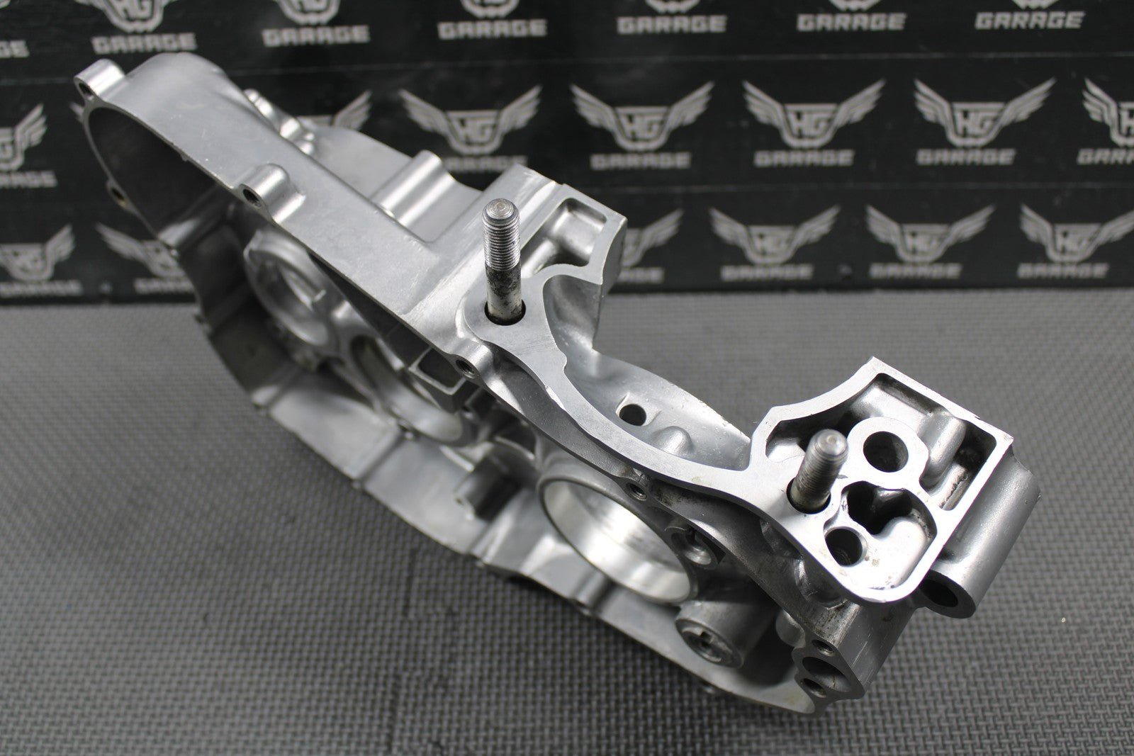 1995 93 - 96 HONDA CR250R OEM RIGHT ENGINE CRANKCASE CRANK CASE 11100 - KZ3 - 406 CRAC - hggarage