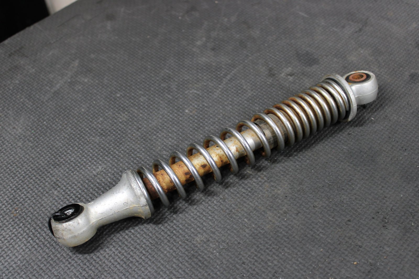 1976 HONDA Z50A OEM REAR BACK SHOCK ABSORBER SUSPENSION 52400 - 120 - 000 - hggarage