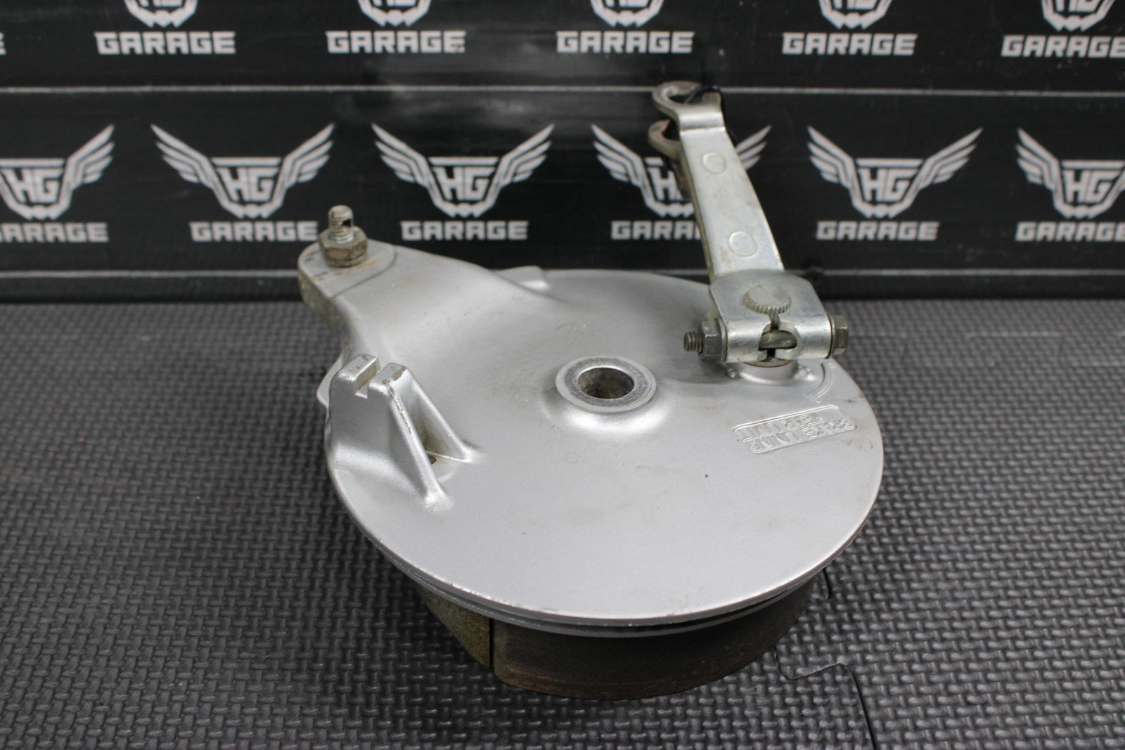 2005 SUZUKI DR200SE OEM REAR BACK BRAKE DRUM ASSEMBLY 54400 - 07870 GOOD! - hggarage
