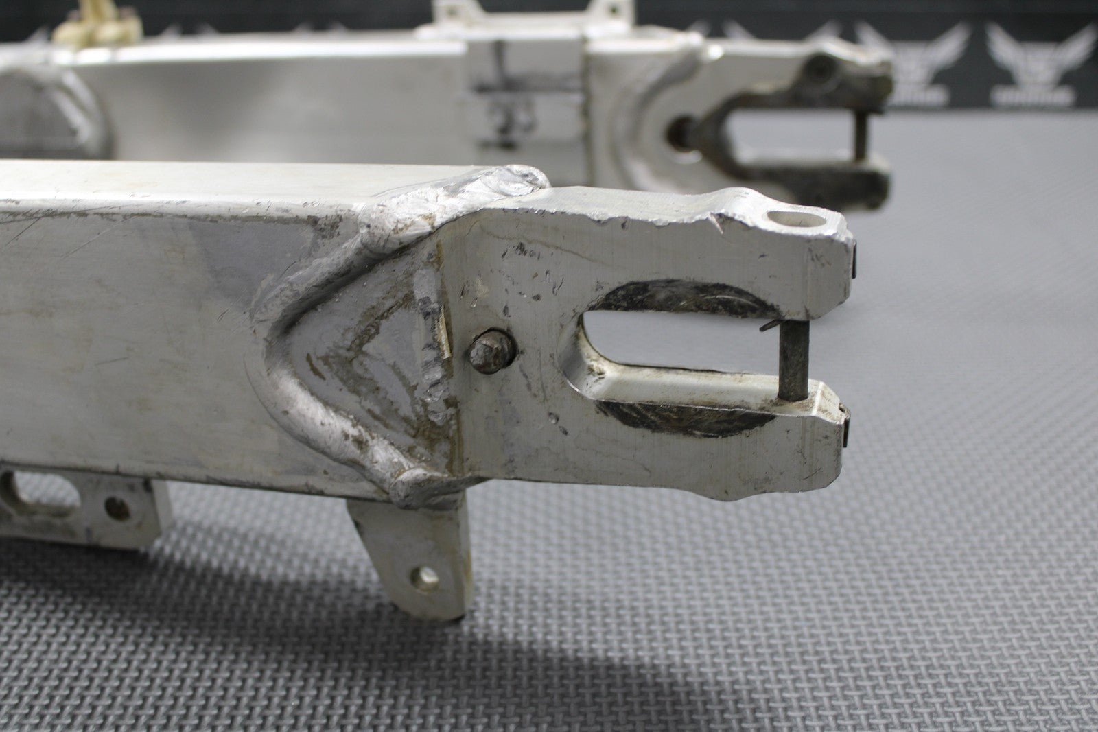 1995 SUZUKI RMX250 MODEL S OEM SWINGARM SWING ARM REAR SUSPENSION 61000 - 29E30 - hggarage