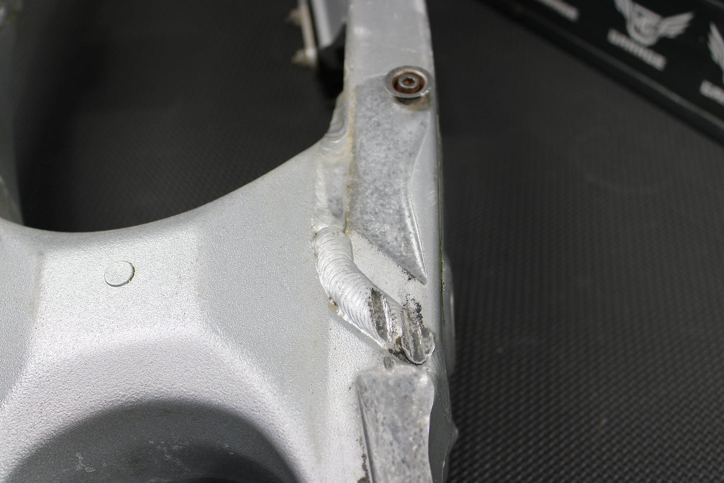 2002 Yamaha YZ426F OEM Swingarm Swing Arm Suspension 5NY - 22110 - 00 - 00 - hggarage