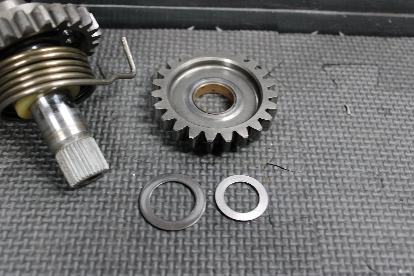 1999 YAMAHA YZ250 OEM KICKSTART KICK START SHAFT W IDLER GEAR 5CU - 15601 - 00 - 00 - hggarage