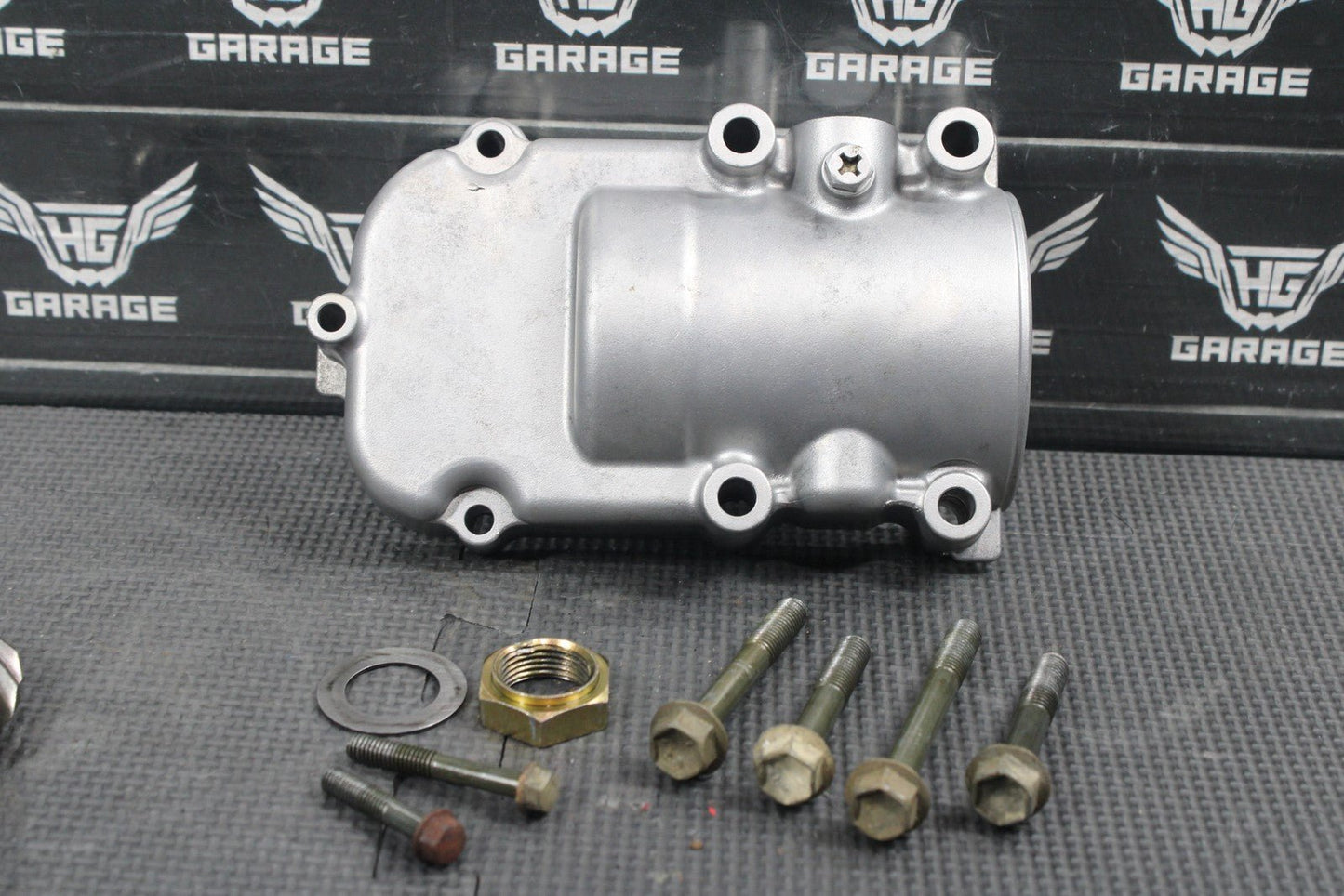 04 - 09 SUZUKI QUADSPORT LTZ250 OEM OUTPUT DRIVE SHAFT BEVEL GEARS HOUSING COVER - hggarage