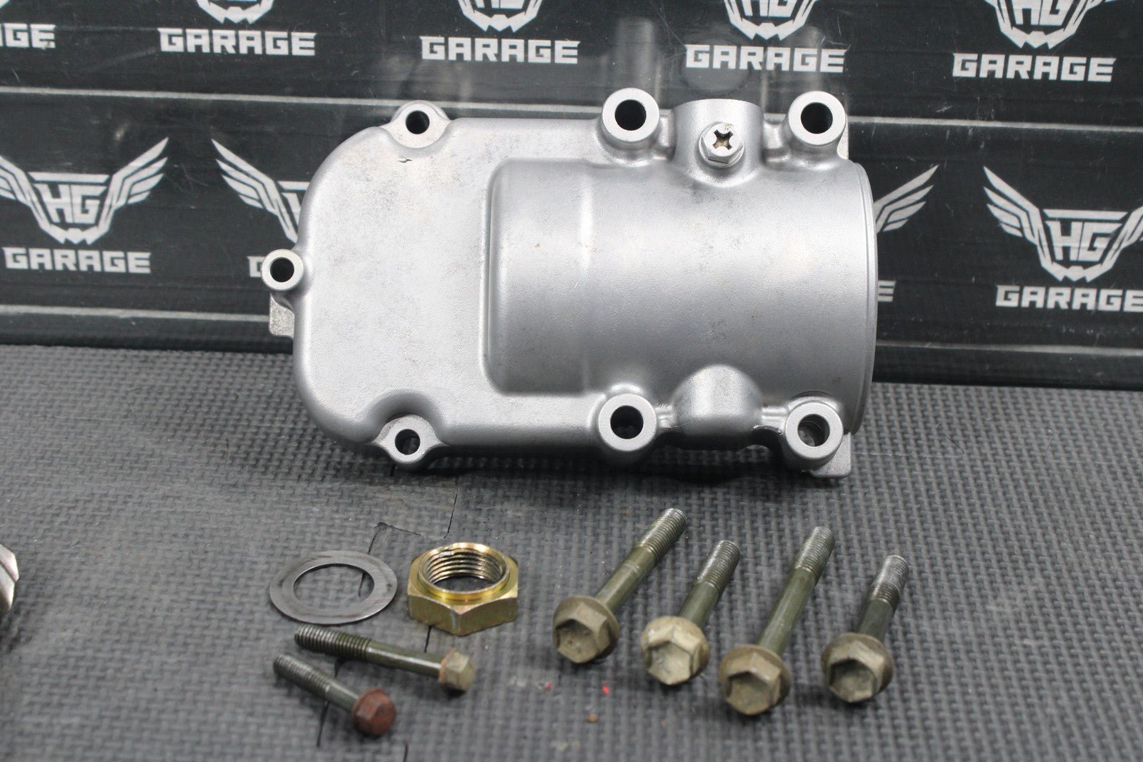04 - 09 SUZUKI QUADSPORT LTZ250 OEM OUTPUT DRIVE SHAFT BEVEL GEARS HOUSING COVER - hggarage