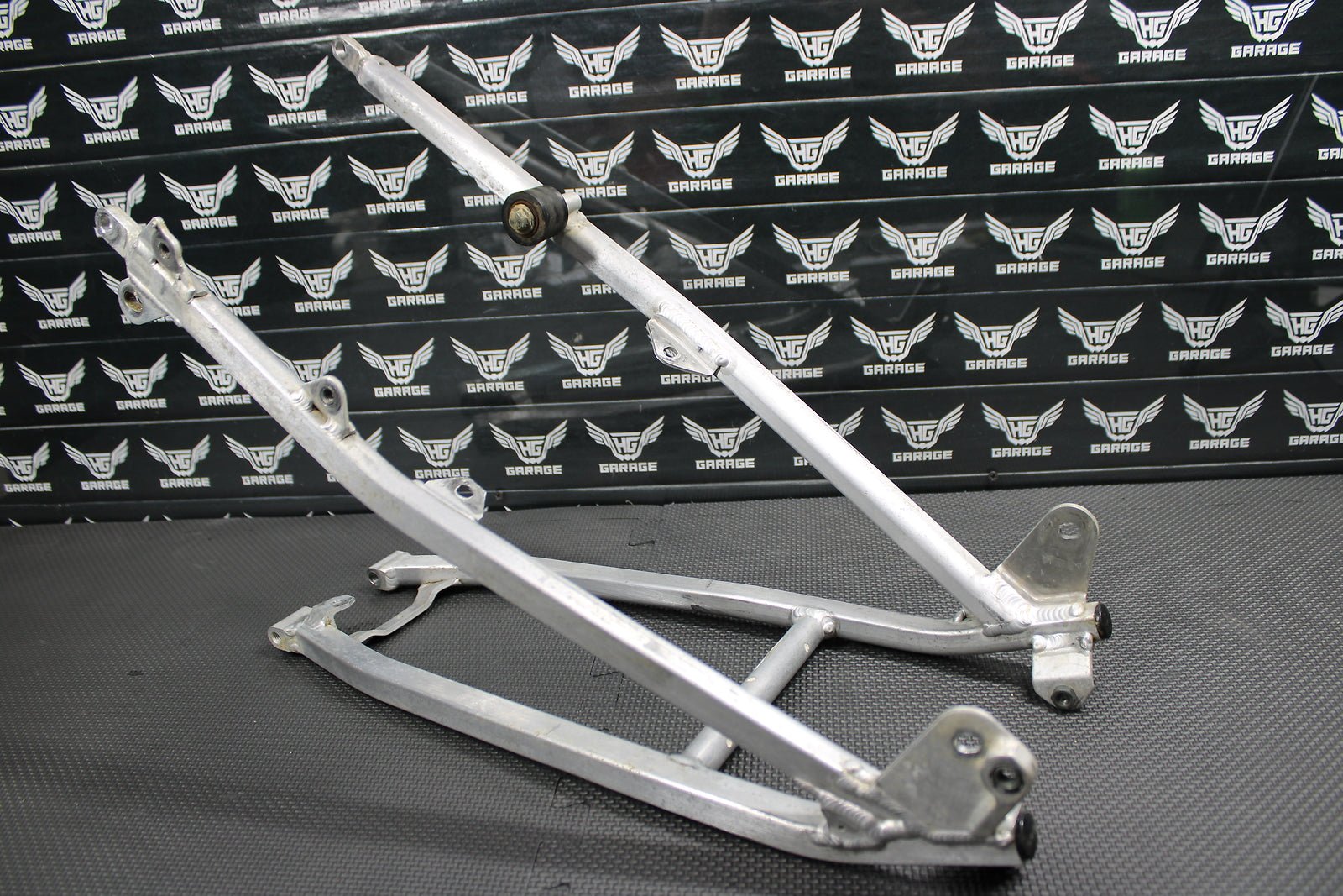 2002 YAMAHA YZ250F OEM REAR BACK SUB FRAME SUBFRAME SEAT RAIL 5SF - 21190 - 00 - 00 - hggarage