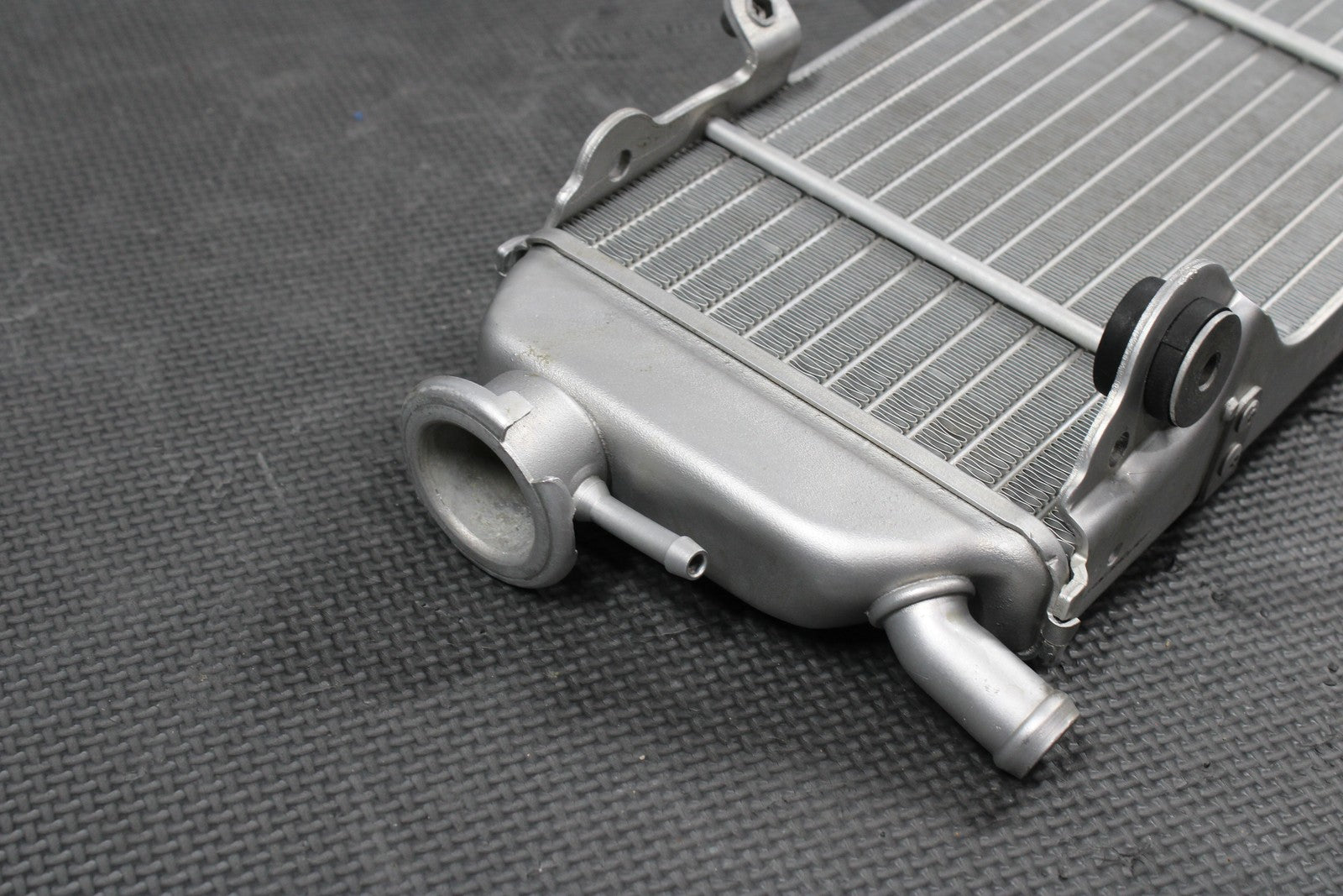 2013 HUSQVARNA TE511 OEM ENGINE LEFT SIDE MOTOR COOLING COOLER RADIATOR 8000H741 - hggarage