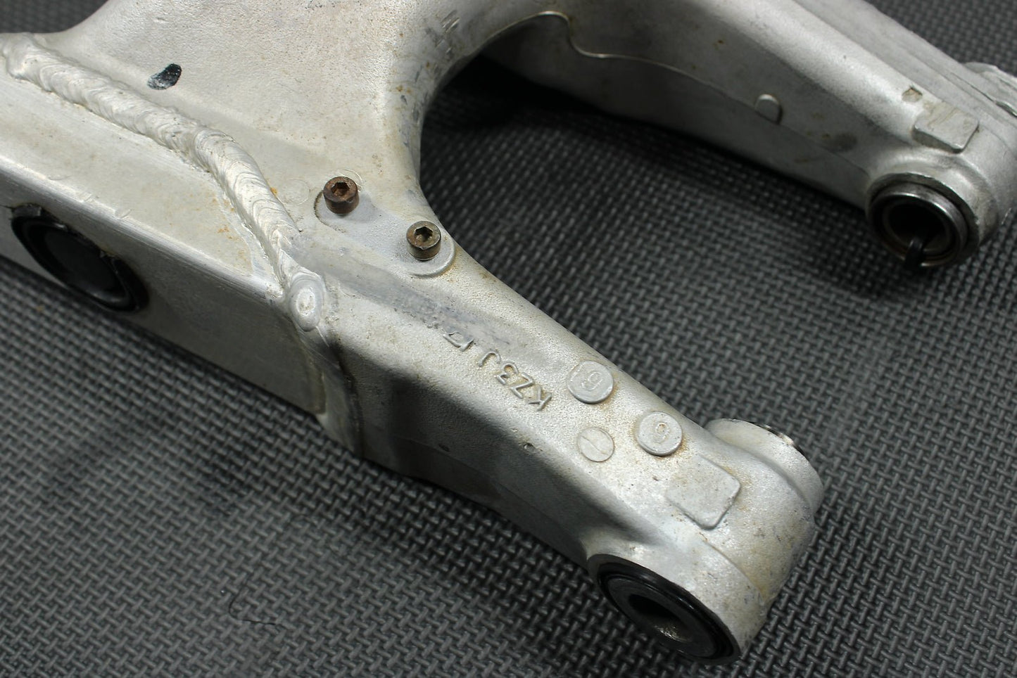 1993 Honda CR250R OEM Swingarm Swing Arm Suspension 52100 - KZ3 - 890ZA - hggarage