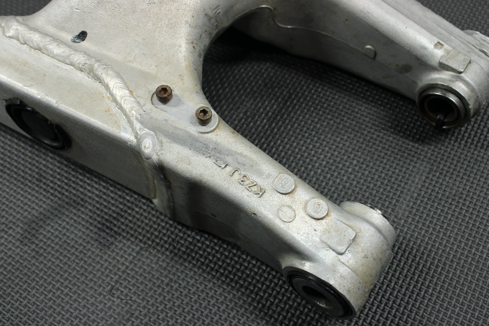 1993 Honda CR250R OEM Swingarm Swing Arm Suspension 52100 - KZ3 - 890ZA - hggarage