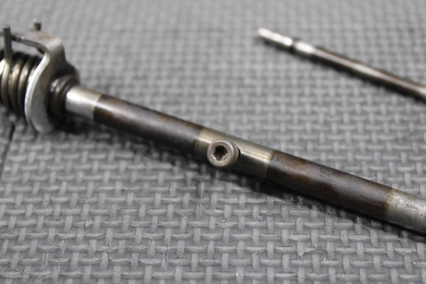 1999 SUZUKI 99 - 00 RM250 OEM EXHAUST POWER VALVE SHAFT LEVER PIN 11266 - 28C10 - hggarage