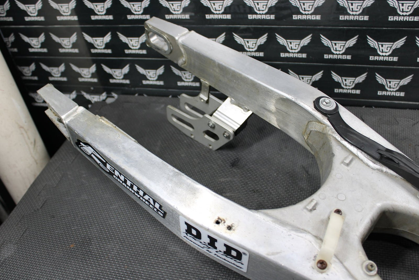 2002 2003 HONDA CRF450R OEM SWINGARM SWING ARM SUSPENSION 52200 - MEB - 000 - hggarage